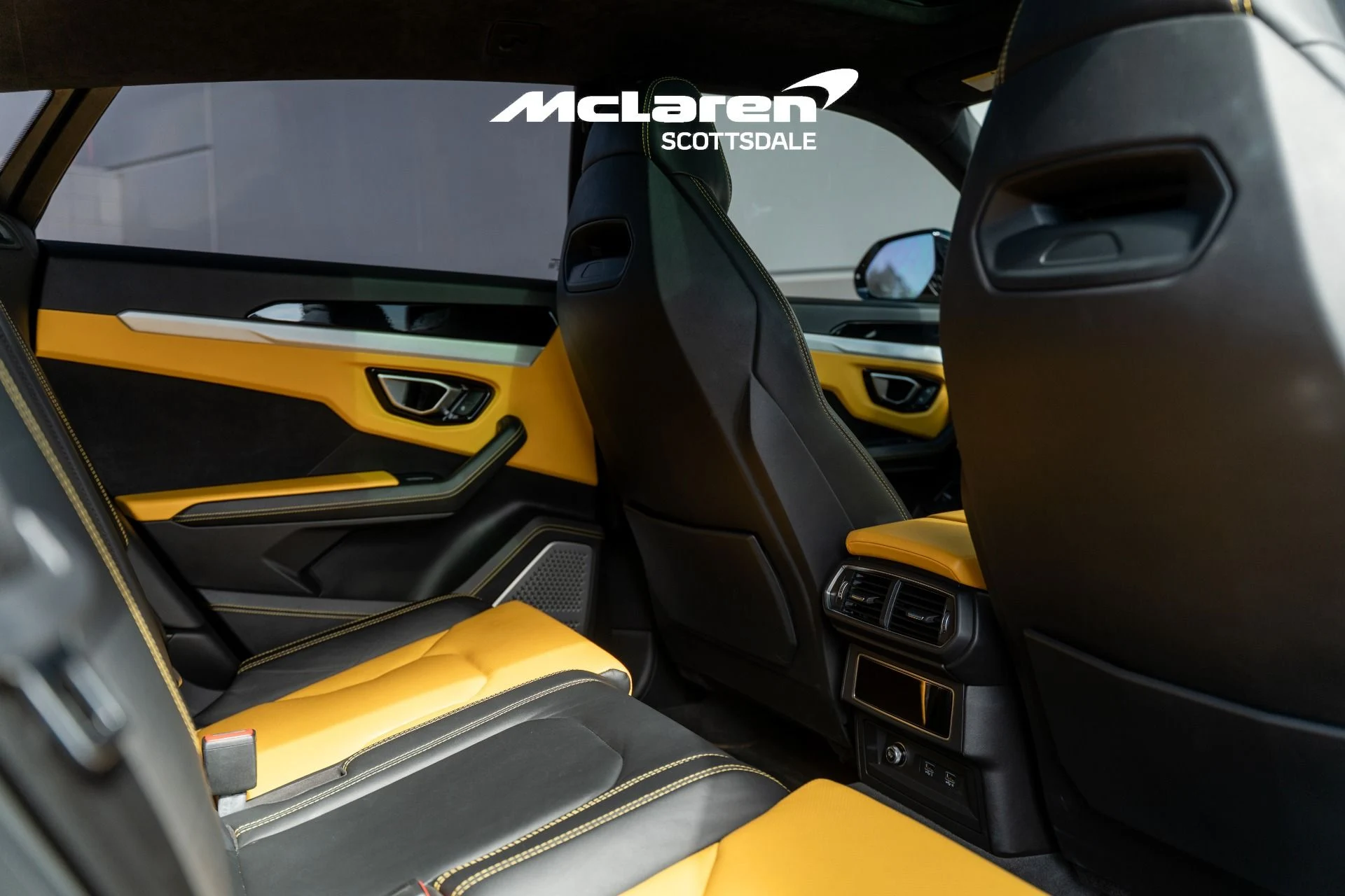 mph020_3368810633_Used_2021_LAMBORGHINI_URUS_1775537131_9af87e43cf