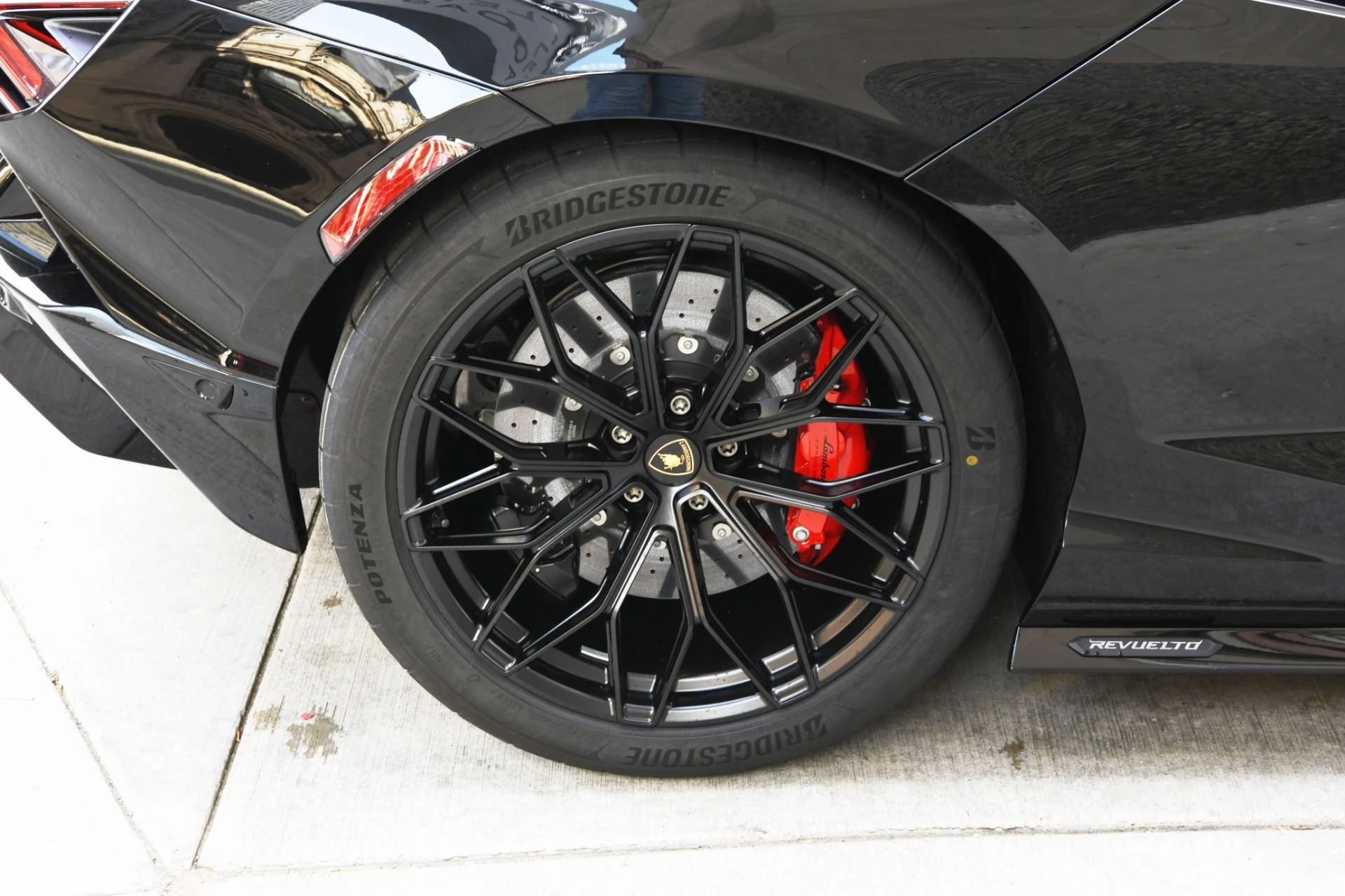 mph020_3375487441_Used_2024_Lamborghini_Revuelto_1730140458_4c6089c02d