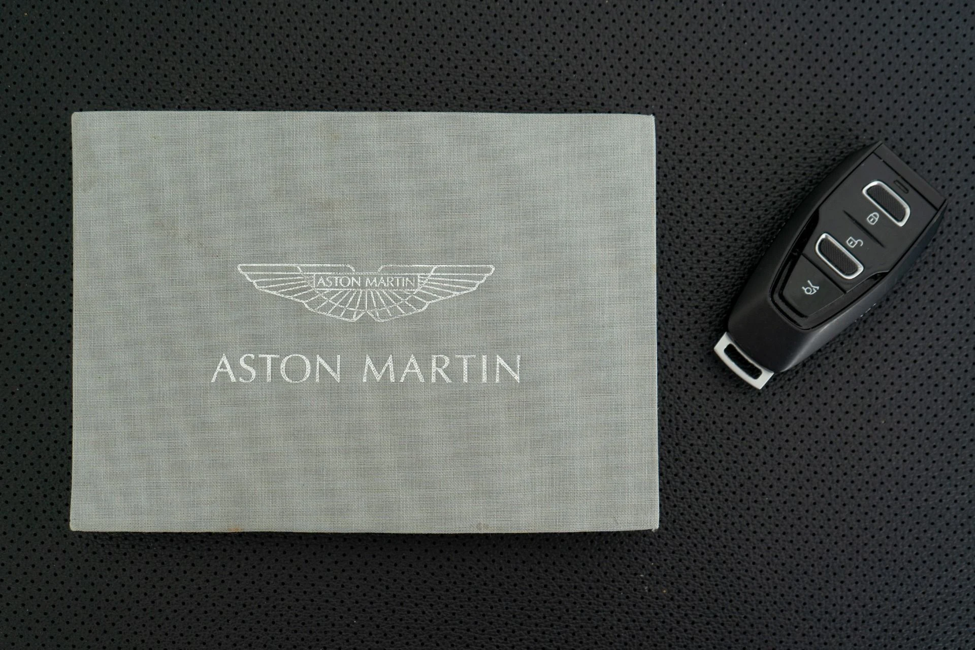mph020_3381729070_Used_2022_Aston_Martin_DBX_1755547970_bba8d484c0