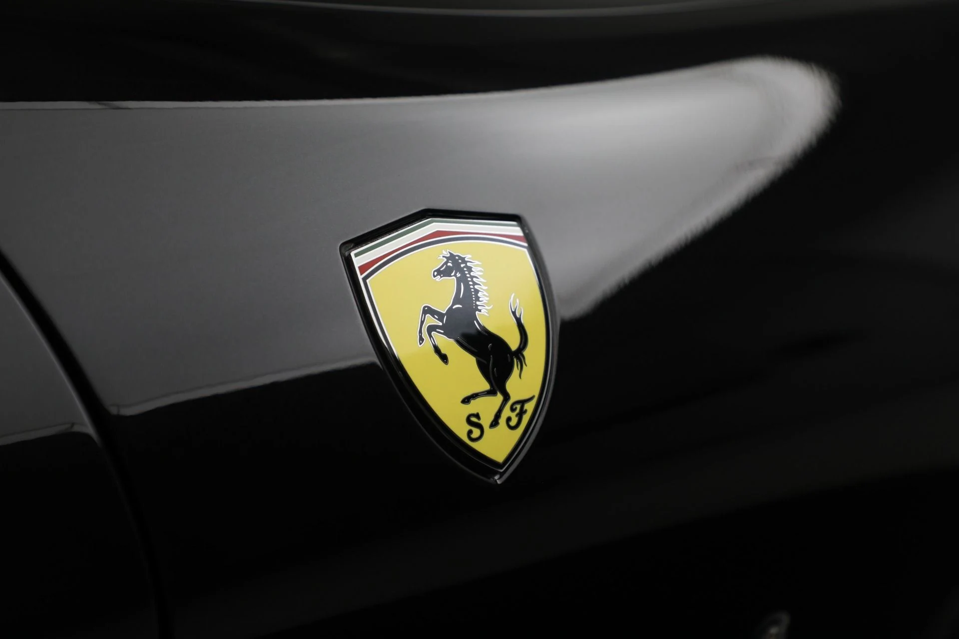 mph020_3418007863_Used_2022_Ferrari_Roma_1707749900_cbec555195