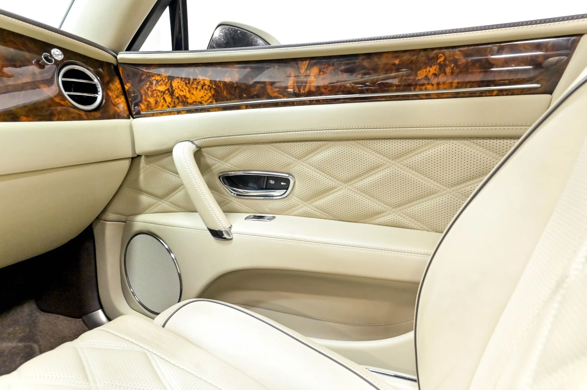 mph020_3428709951_Used_2015_Bentley_Flying_Spur_W12_1784214578_a71d83e27a