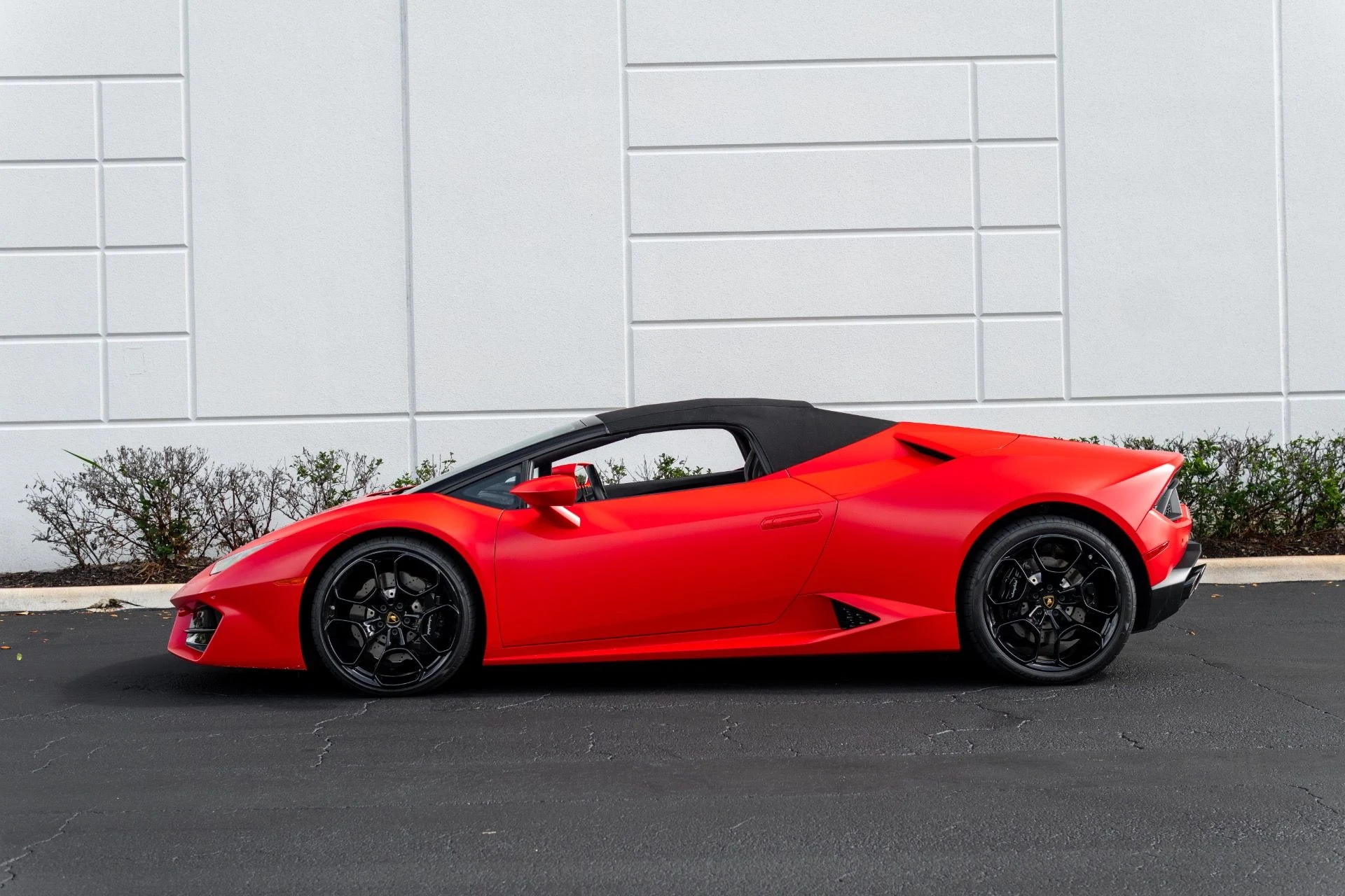 mph020_3433872402_Used_2018_Lamborghini_Huracan_LP_580_2_Spyder_1766443768_efe2265672