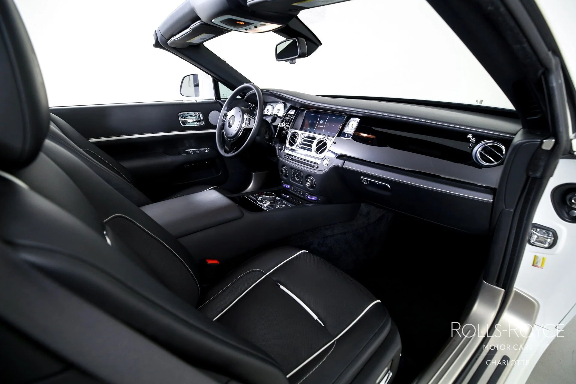 mph020_3434033959_Used_2018_Rolls_Royce_Dawn_1750953521_f4b9b3e3e1