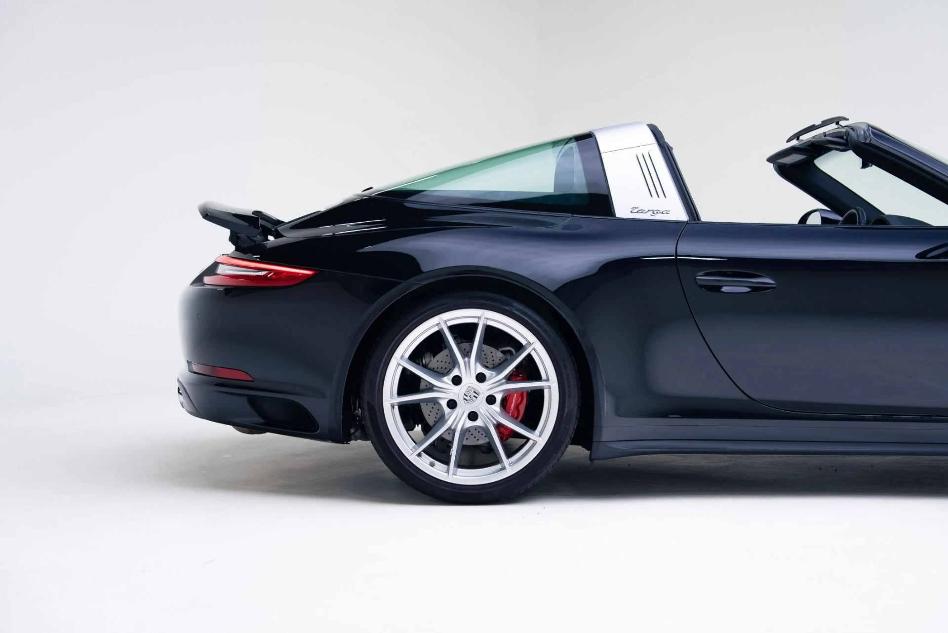 mph020_3439118834_Used_2018_Porsche_911_Targa_4_S_1767827932_0daed3c75c