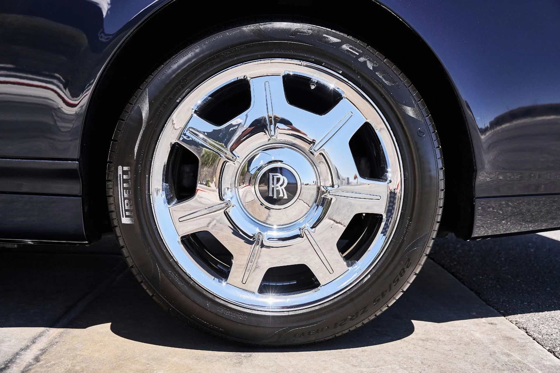 mph020_3439771413_Used_2009_Rolls_Royce_Phantom_Drophead_Coupe_Base_1779209648_3cef9a2d44