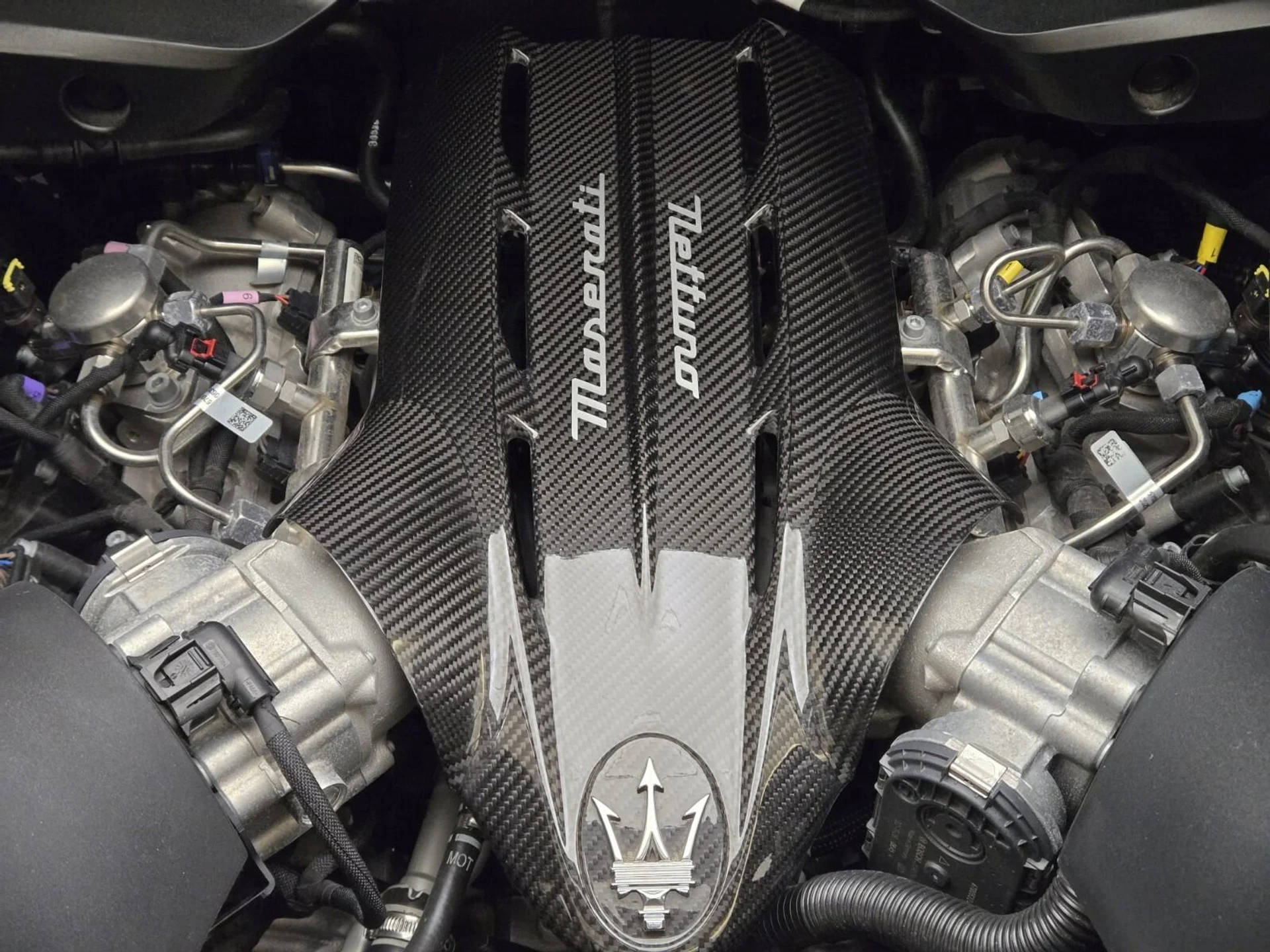 mph020_3440426829_Used_2023_Maserati_MC_20_1765868290_acd9054f8b