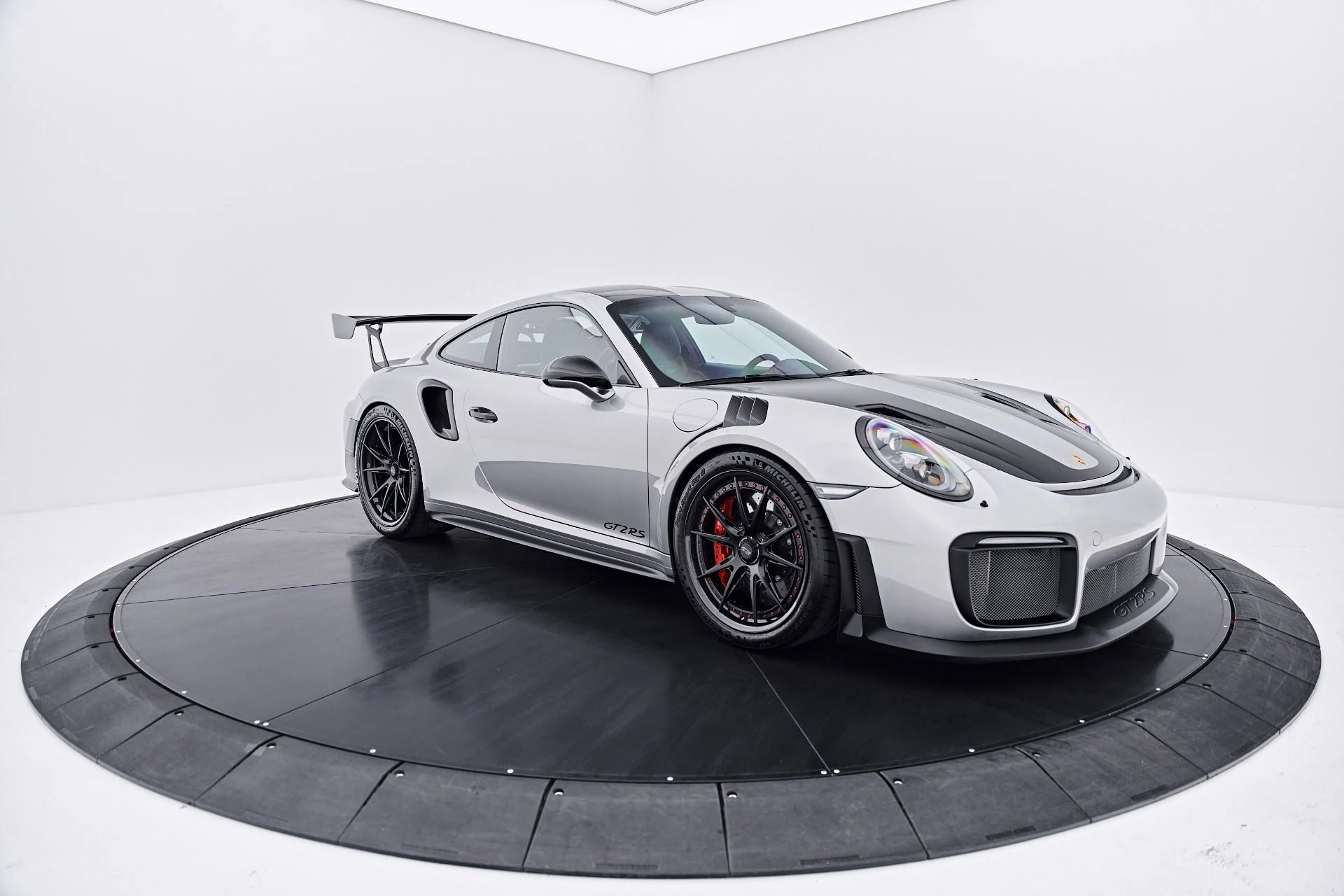 mph020_3443563247_Used_2019_Porsche_911_GT_2_RS_1788559177_dddbb52902