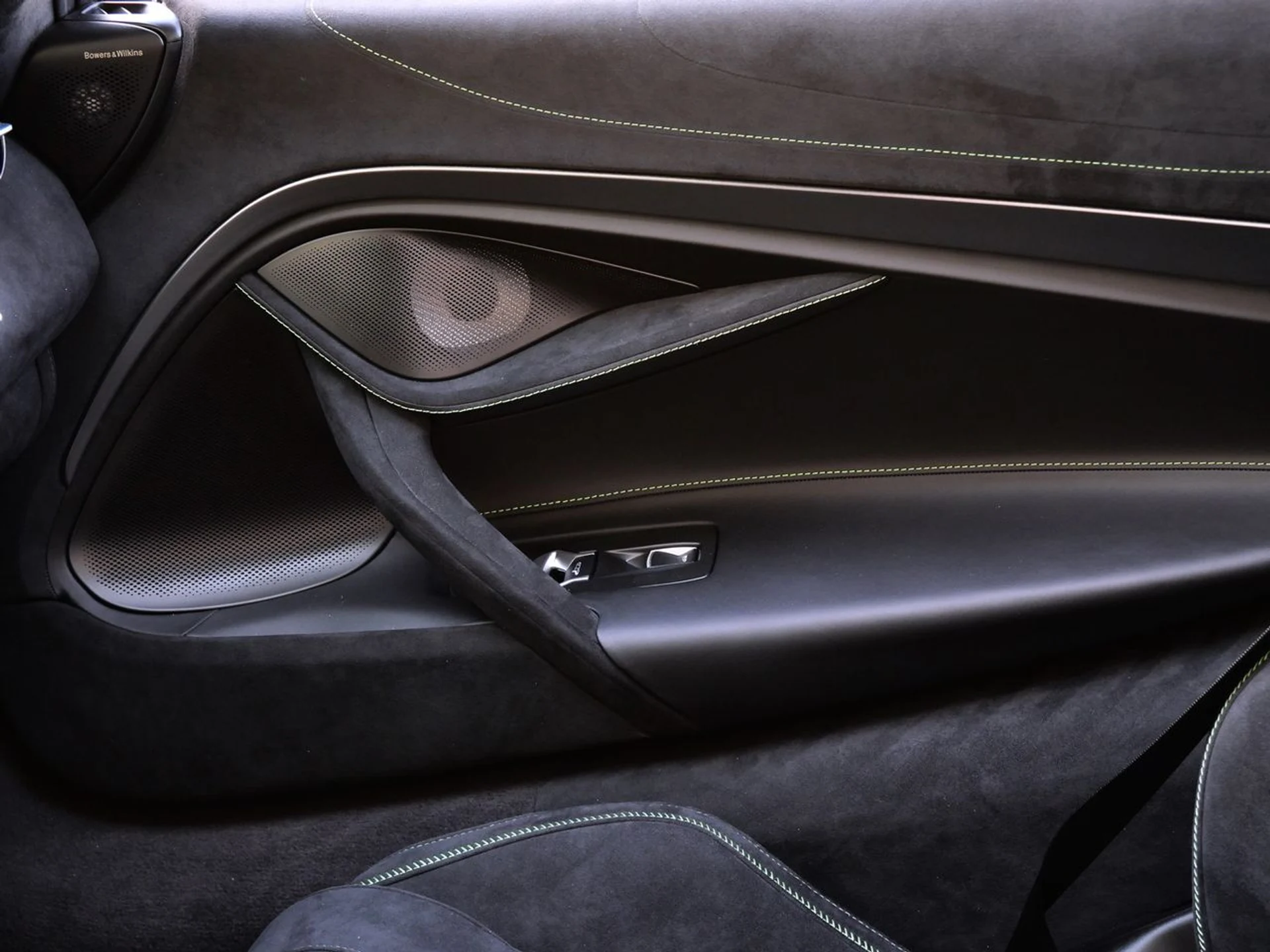 mph020_3448554801_fe74d63f028a052cab2f2136fd40d065x_3a07b5afe4