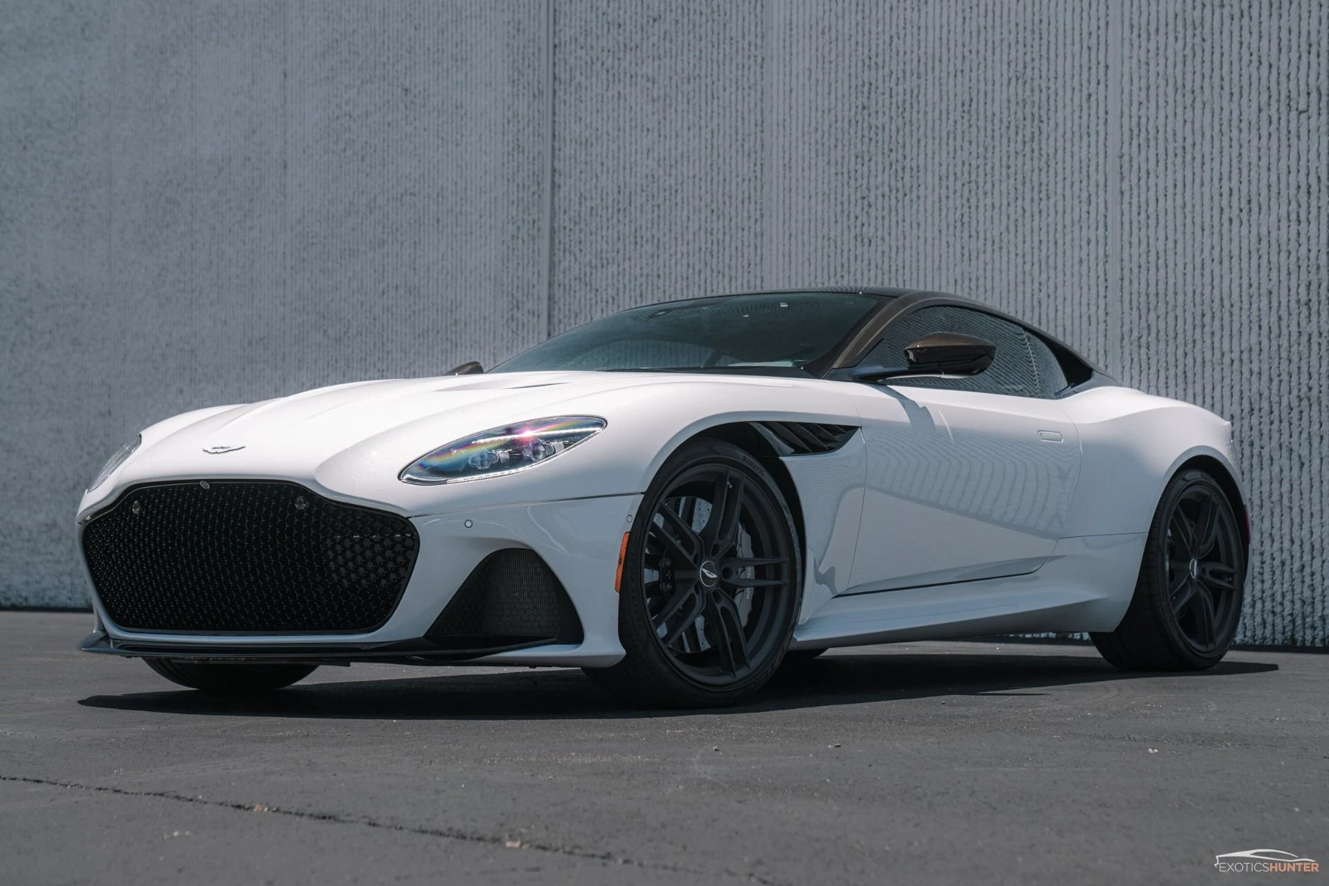 mph020_3449694099_Used_2019_Aston_Martin_DBS_Superleggera_in_White_Stone_w_Carbon_Exterior_1755546225_e7f0eefa95