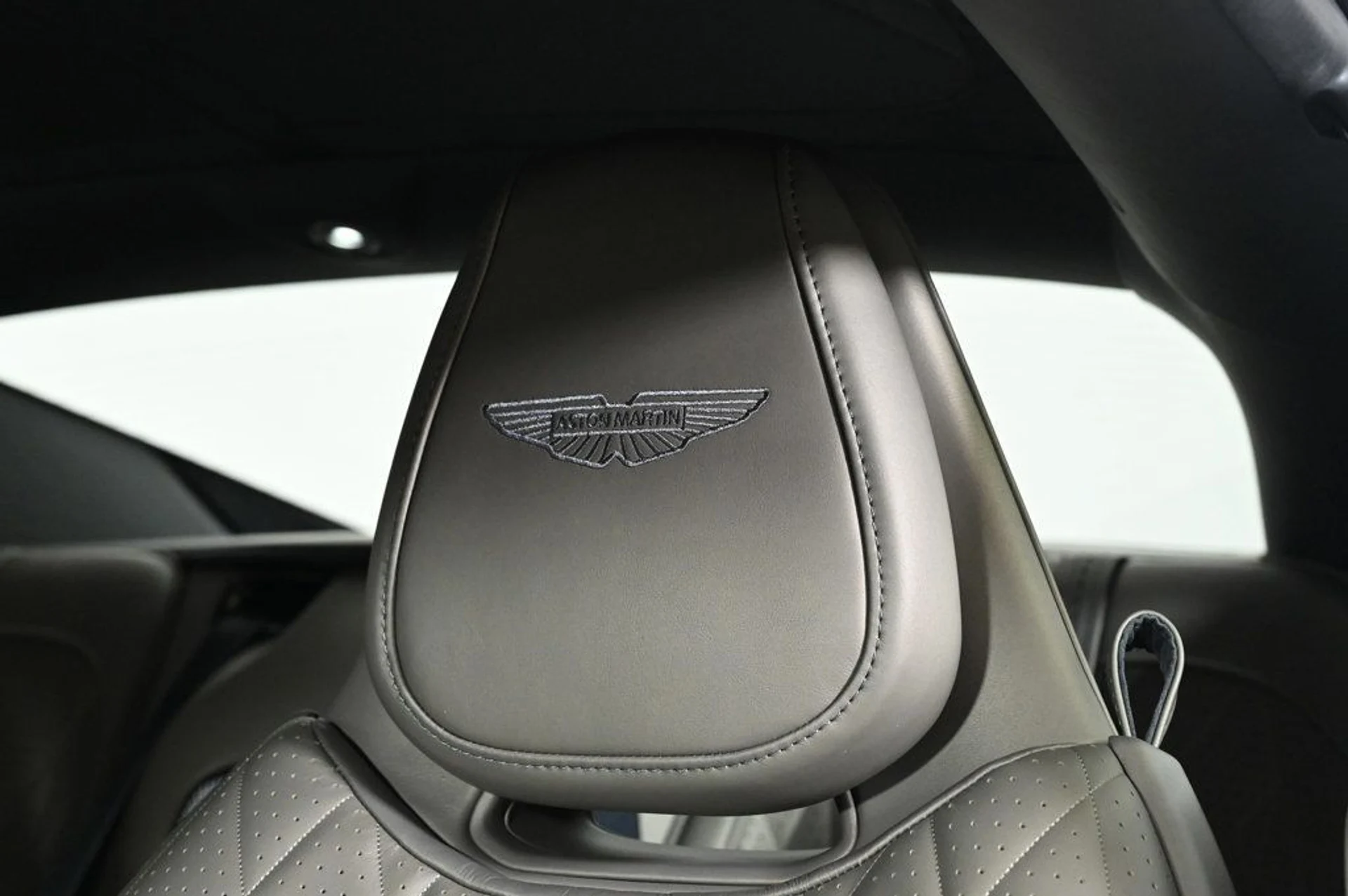 mph020_3455828215_new_2026_aston_martin_db12_11350_22941793_20_1024_72723d892b