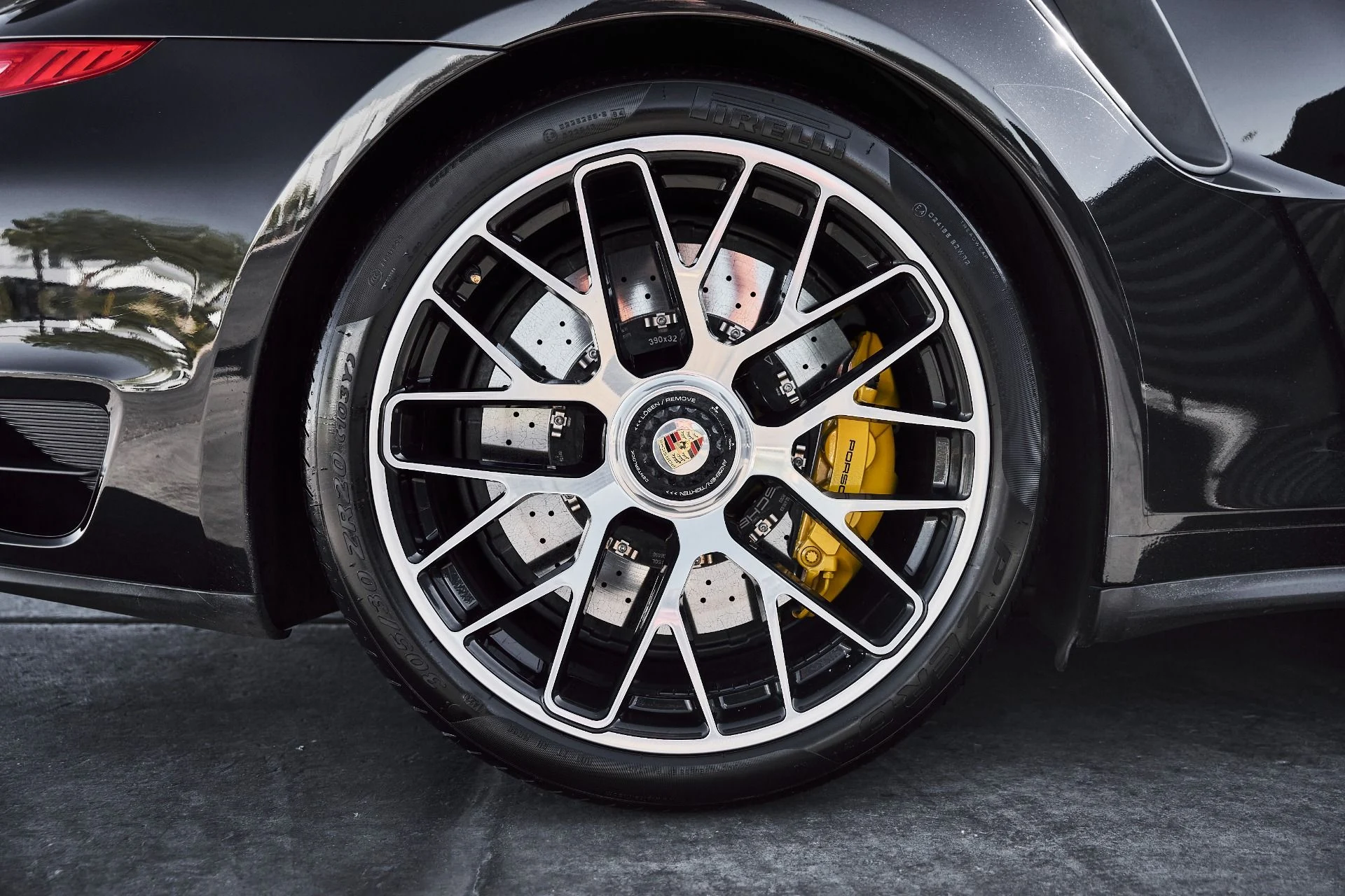 mph020_3456429836_Used_2014_Porsche_911_Turbo_S_1776734568_4149073465