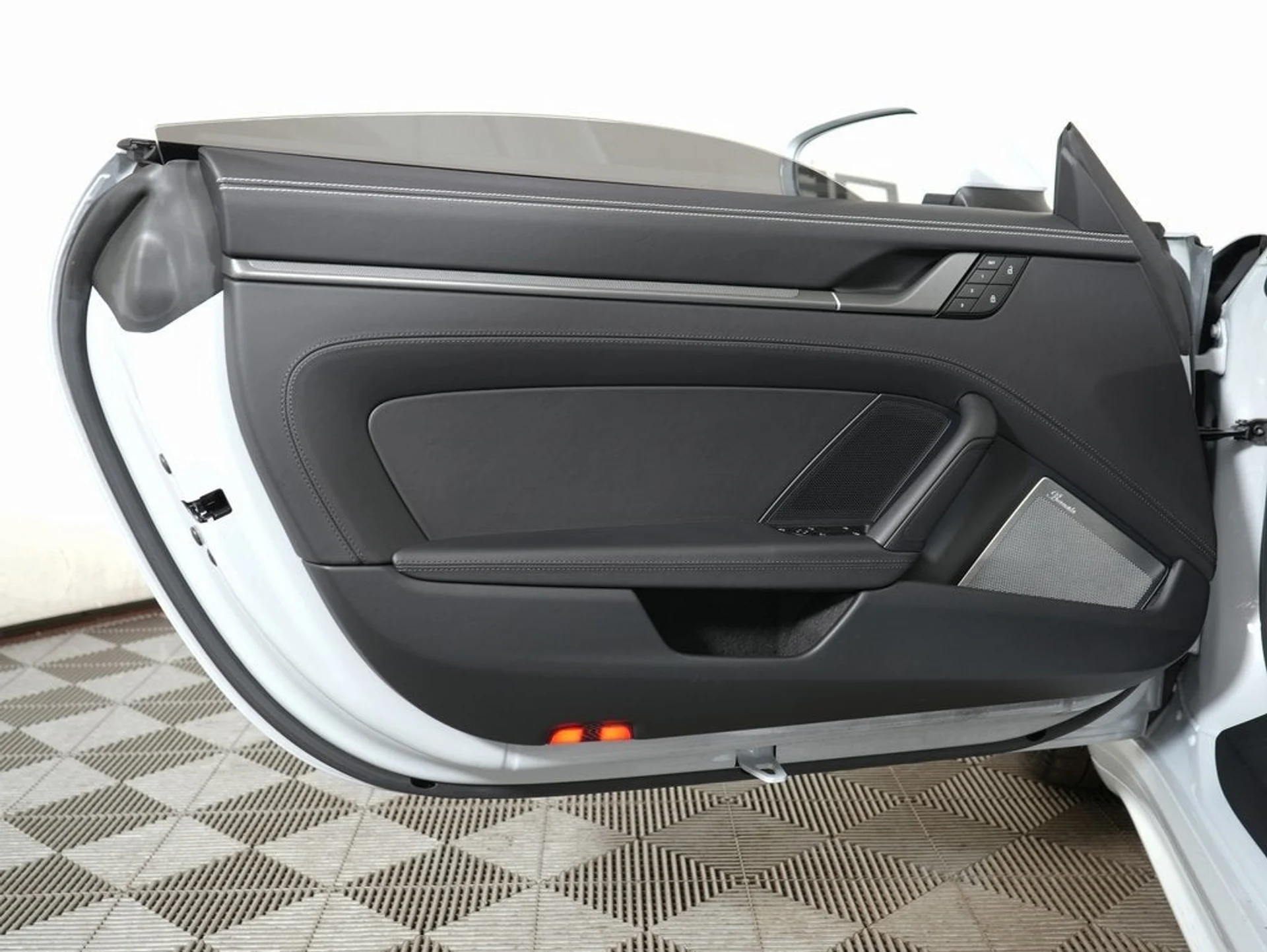 mph020_3475695037_21_64d4b23823