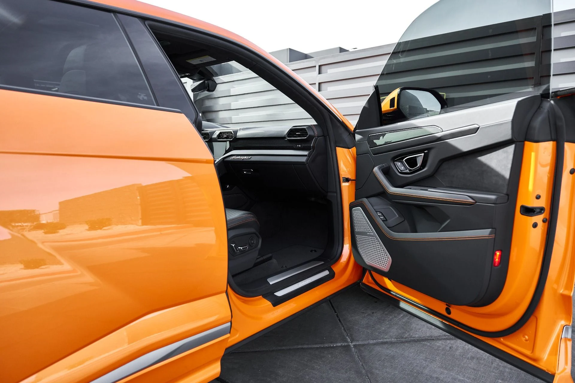 mph020_347788332_Used_2022_Lamborghini_Urus_1766457361_9f8683f9b3