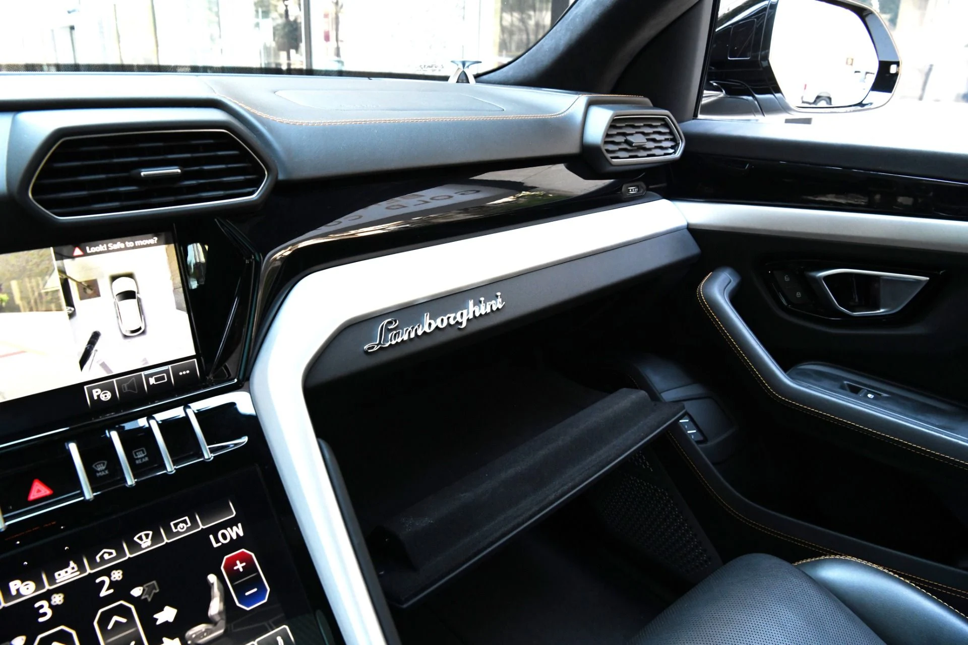 mph020_3491199925_Used_2021_Lamborghini_Urus_1752869066_7ae1d1c413