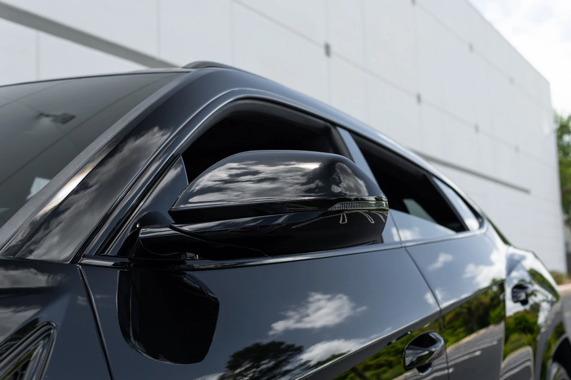 mph020_349121666_Used_2022_Lamborghini_Urus_1776127481_f3898893a8