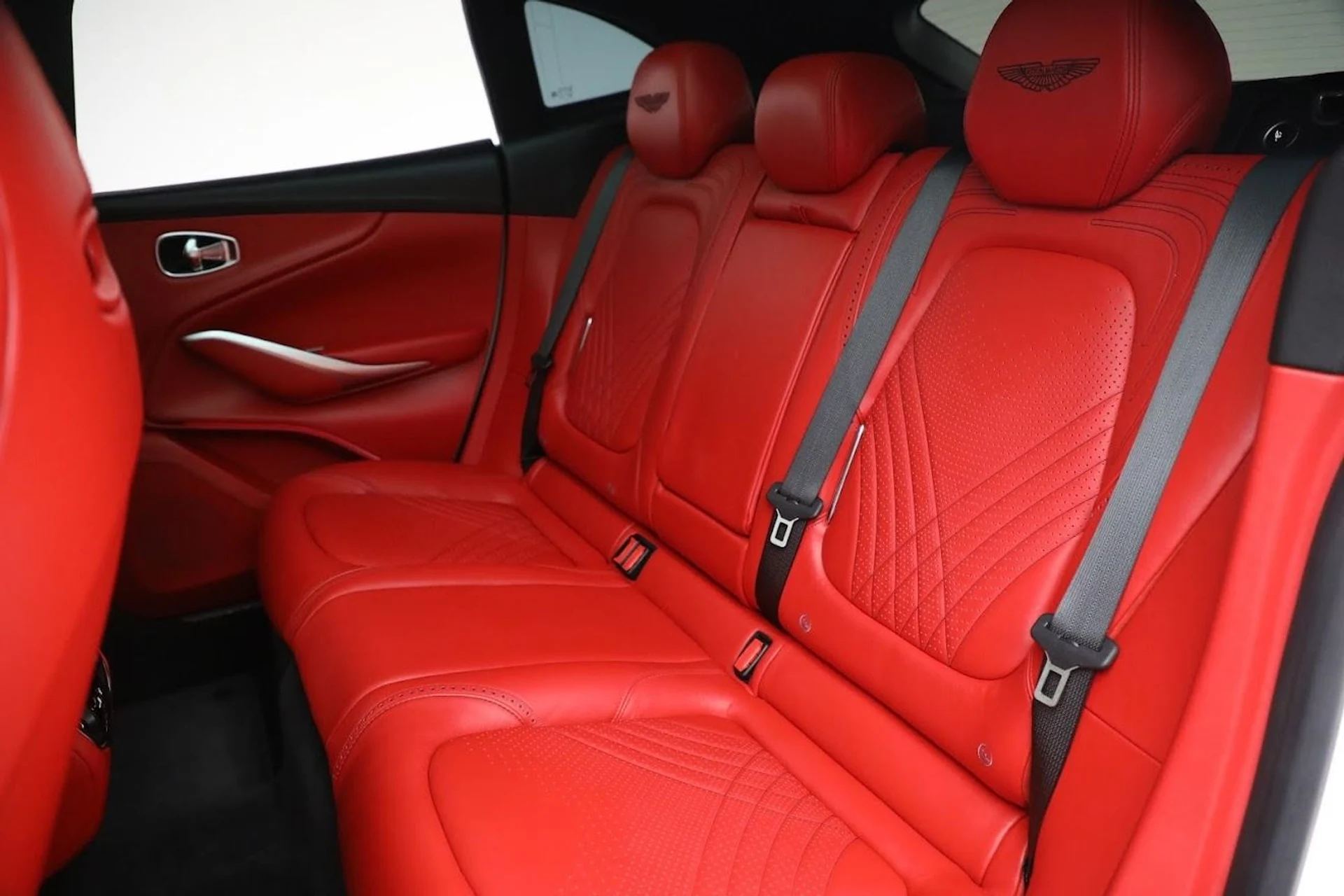 mph020_3495964342_Used_2021_Aston_Martin_DBX_1785417745_a90fc36ad0