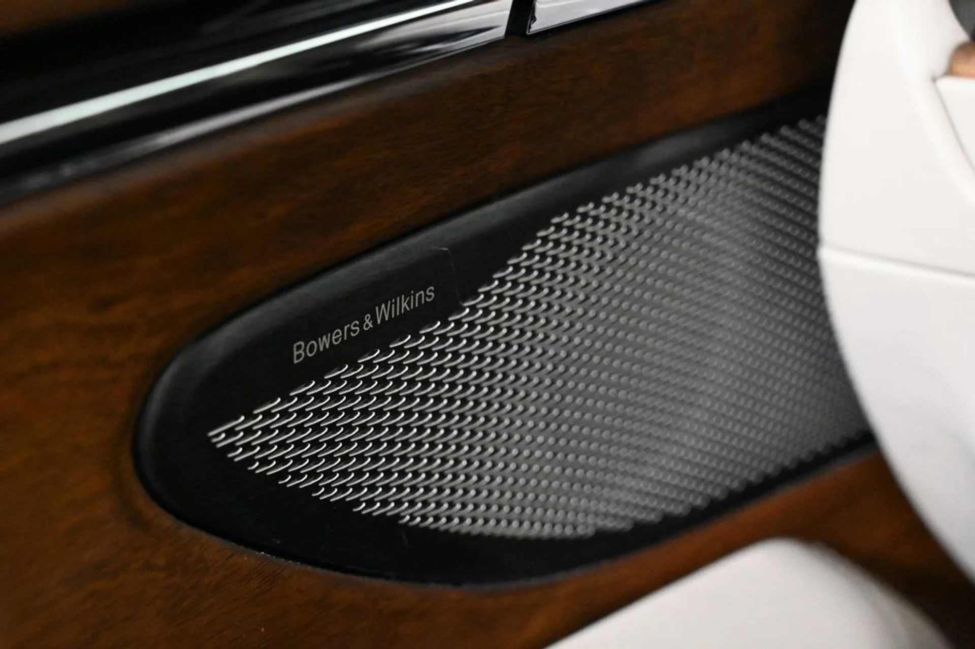 mph020_35007436_used_2024_aston_martin_db12_volante_11350_22946063_20_1024_303082c22e