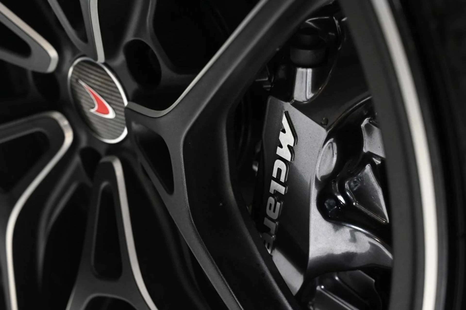 mph020_3504463682_used_2018_mclaren_720s_luxury_11350_22954018_20_1024_4a40f33c3a