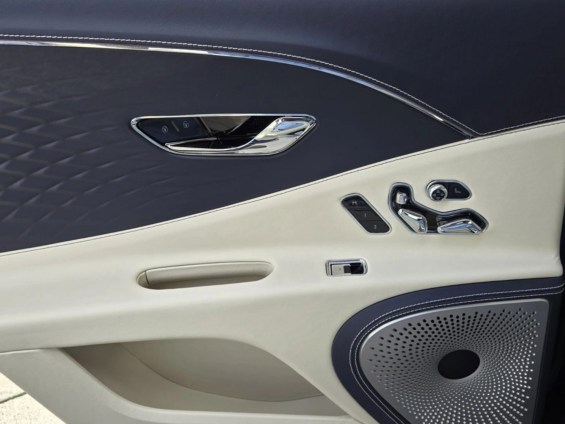 mph020_351794758_b145d3a01062745142c6d1471720603ax_1bc0f51555