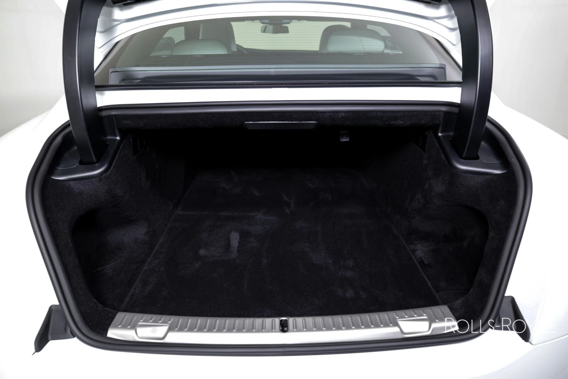 mph020_3524459167_Used_2024_Rolls_Royce_Spectre_1712872063_35d54430f9