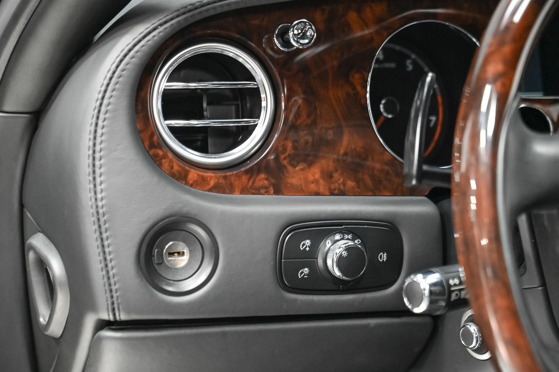 mph020_3525447319_Used_2006_Bentley_Continental_Flying_Spur_1753818843_1311a208a2