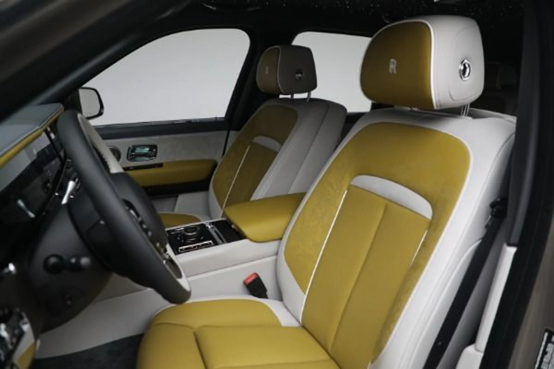 mph020_353106835_New_2025_Rolls_Royce_Cullinan_fbb9b0ff7a