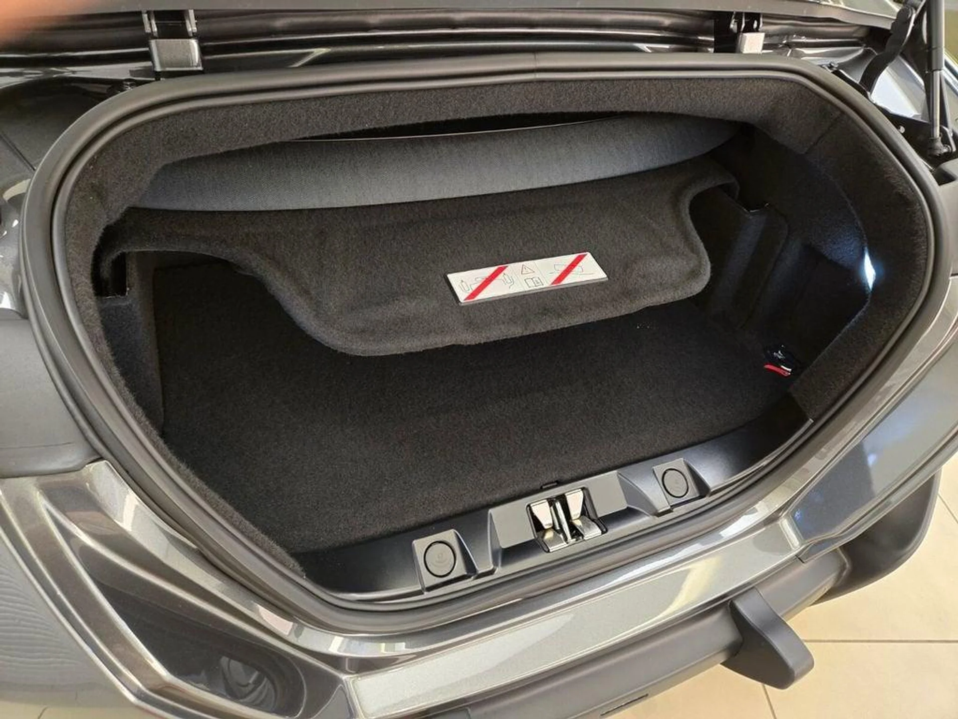 mph020_3534360616_Used_2024_Ferrari_Roma_1771612415_bd33910a95