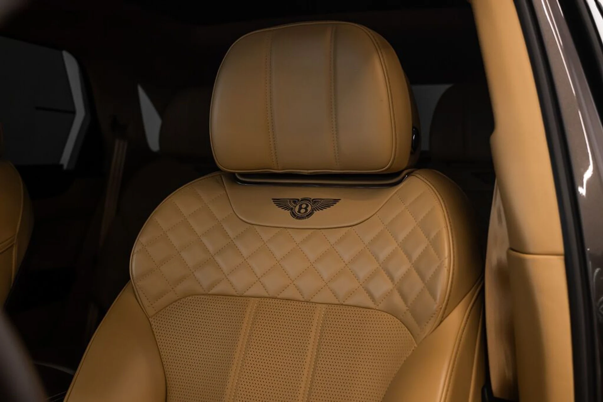 mph020_3537557760_bentley_bentayga_2017_jpg_v_1758918548_ba57aa1b7c