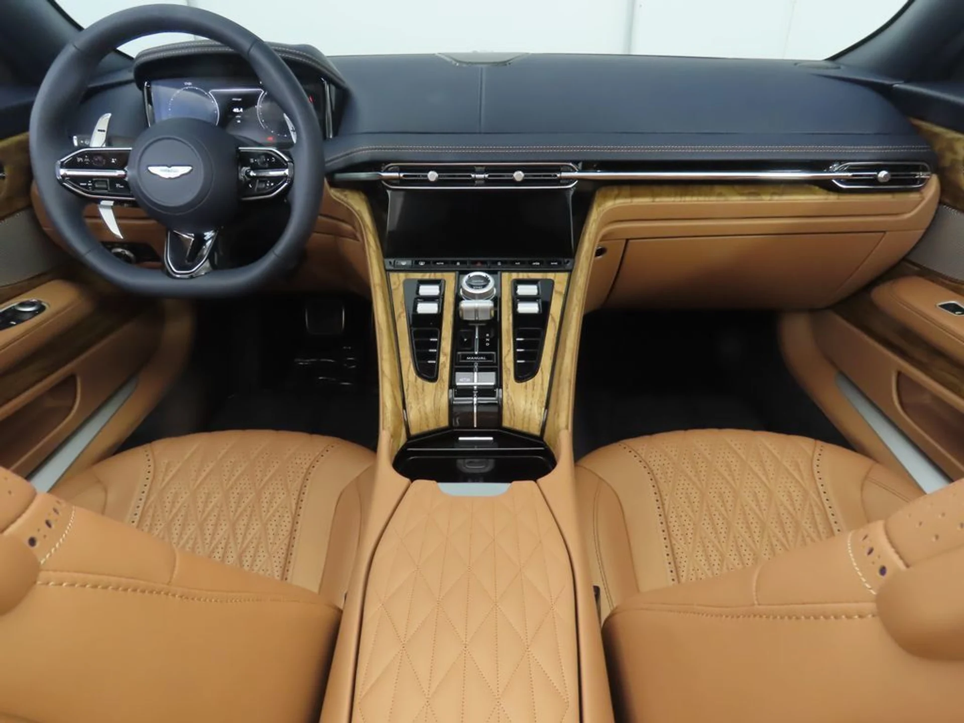 mph020_3540522401_used_2026_aston_martin_db12_volante_8119_23037586_21_1024_a1ee67bfd3