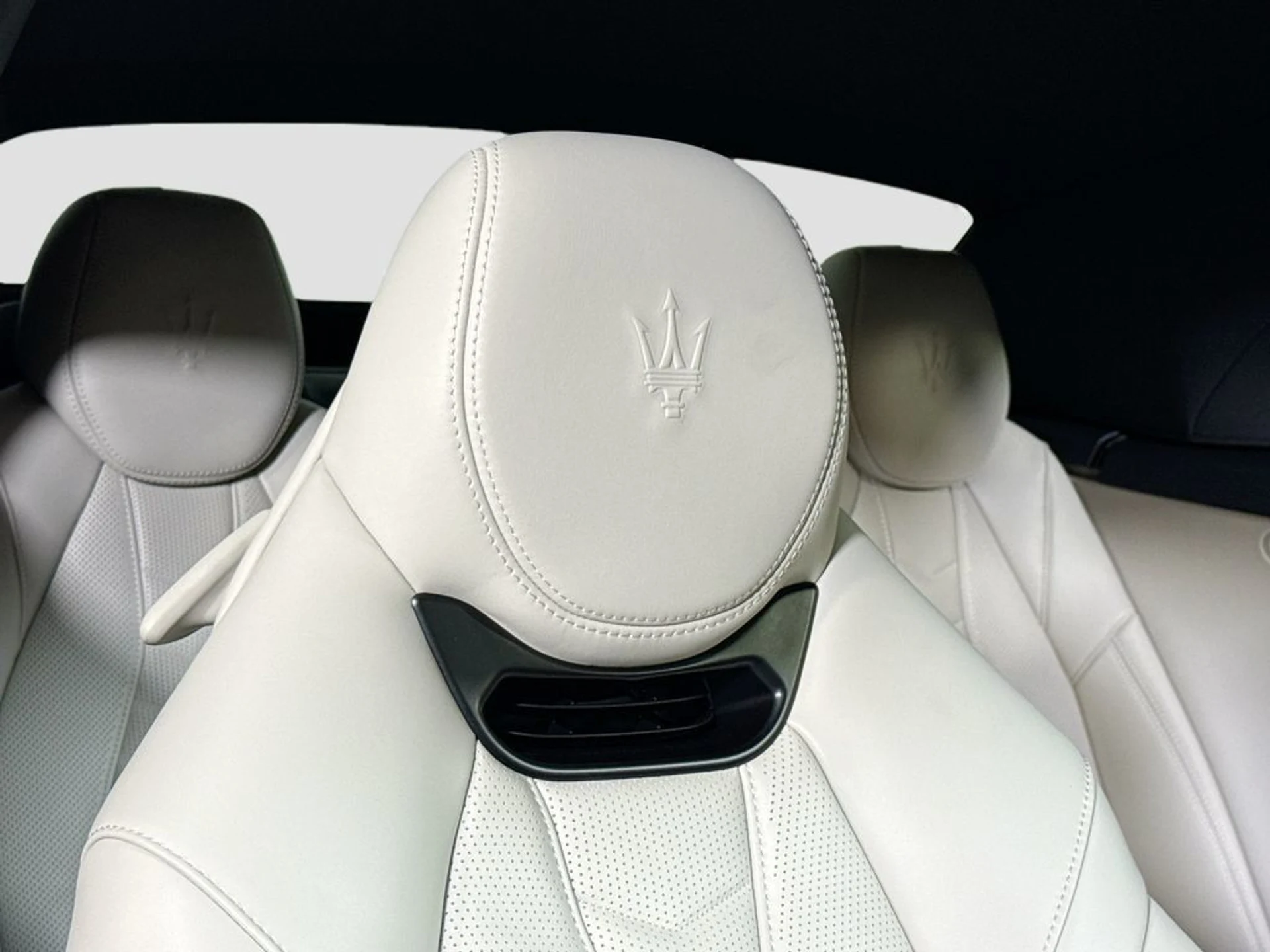 mph020_3541998268_new_2026_maserati_grancabrio_convertible_11350_23043236_22_1024_17362ae020