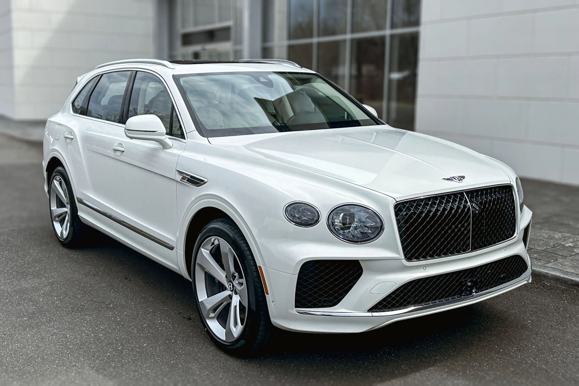 mph020_354957574_New_2026_Bentley_Bentayga_V8_1775834821_26108edf0c