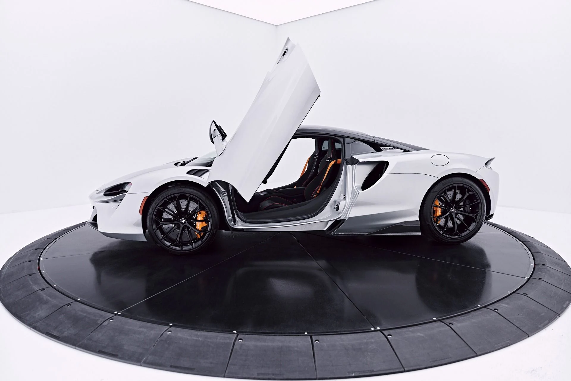mph020_3562252648_Used_2023_Mc_Laren_Artura_1782871207_0d8fcb0777