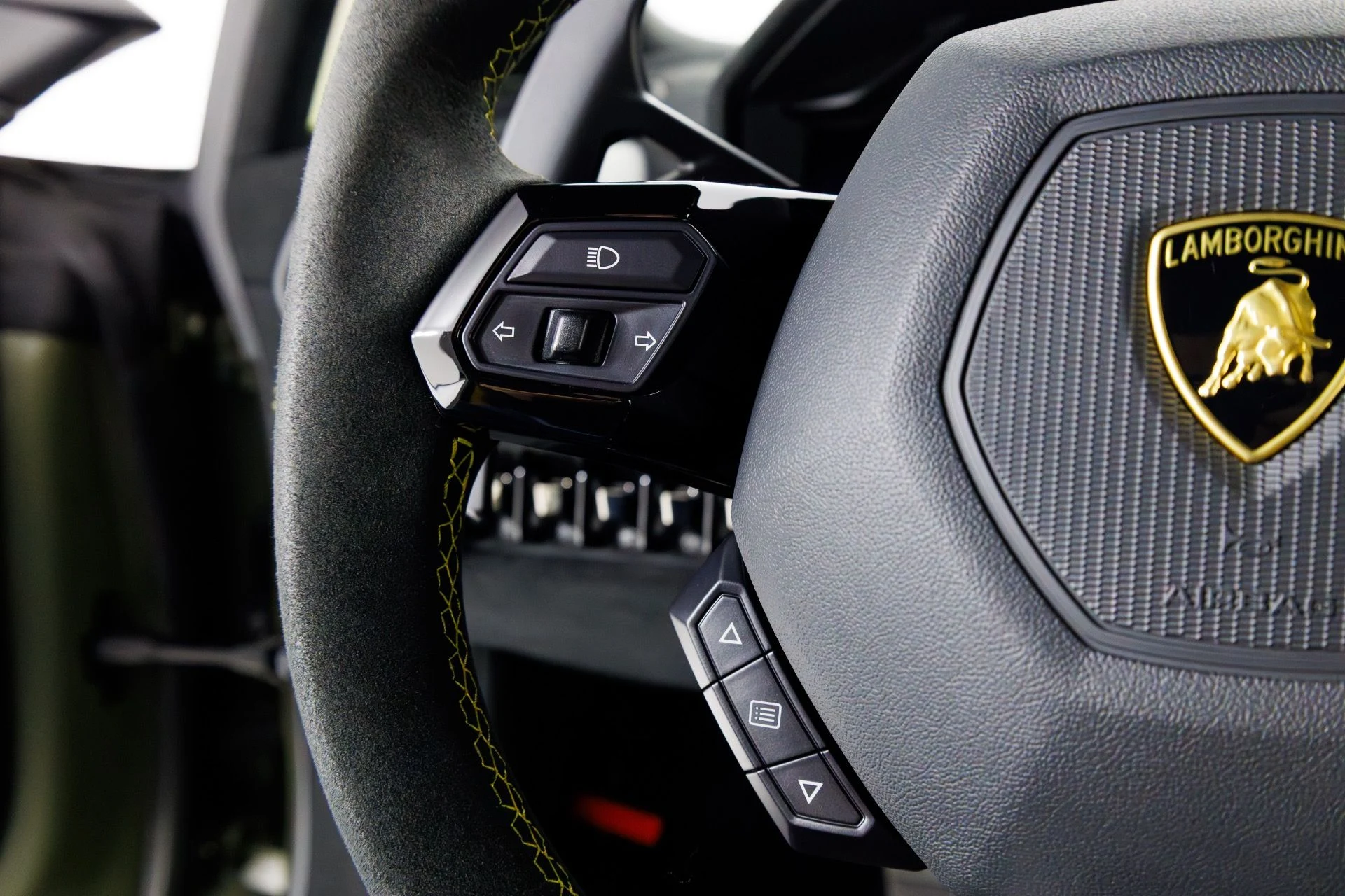 mph020_3563437901_Used_2022_Lamborghini_Huracan_STO_1770056102_e46efb4298