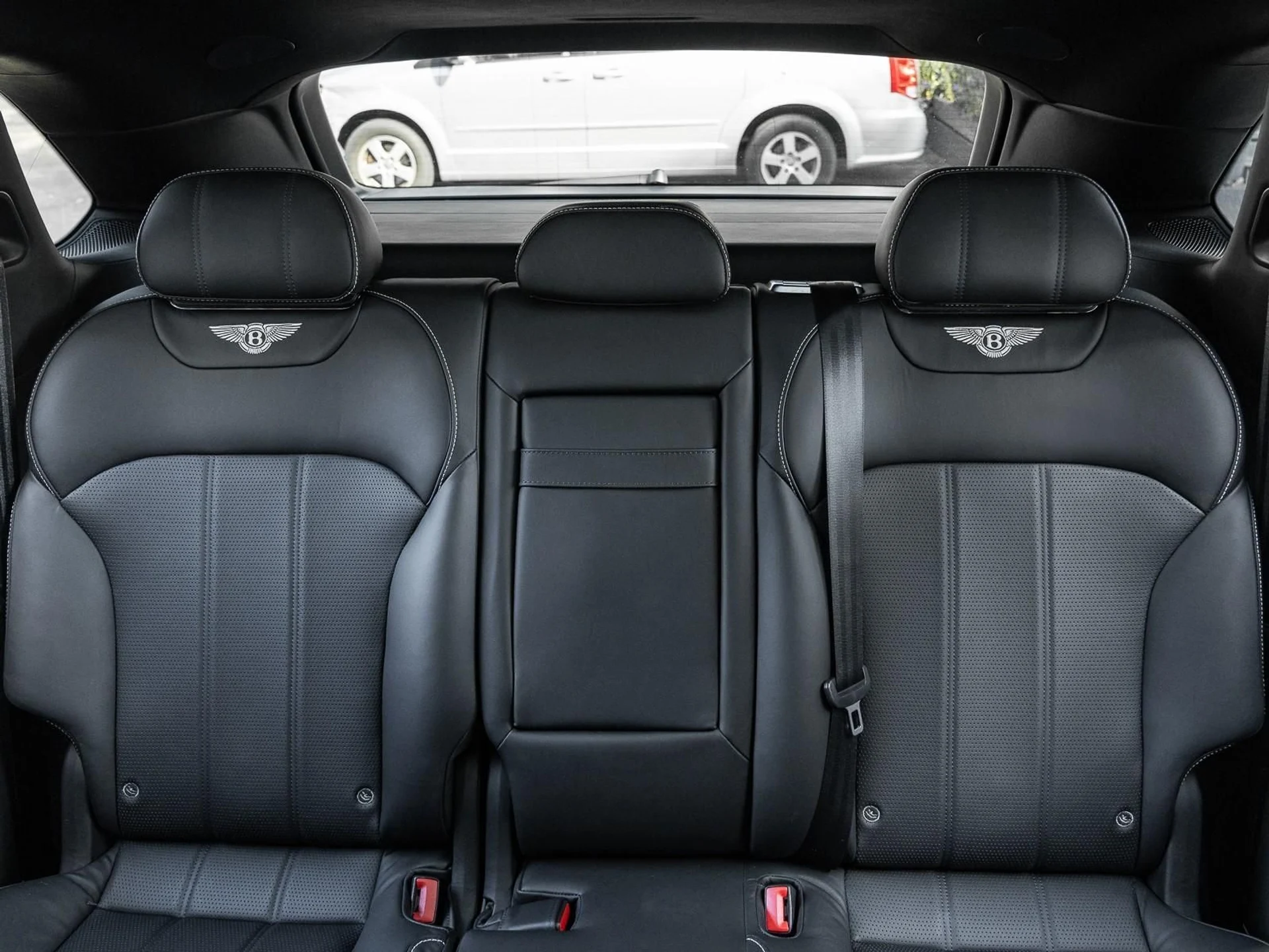 mph020_3566751338_Used_2018_Bentley_Bentayga_W12_Signature_1761171404_f2345f89c1