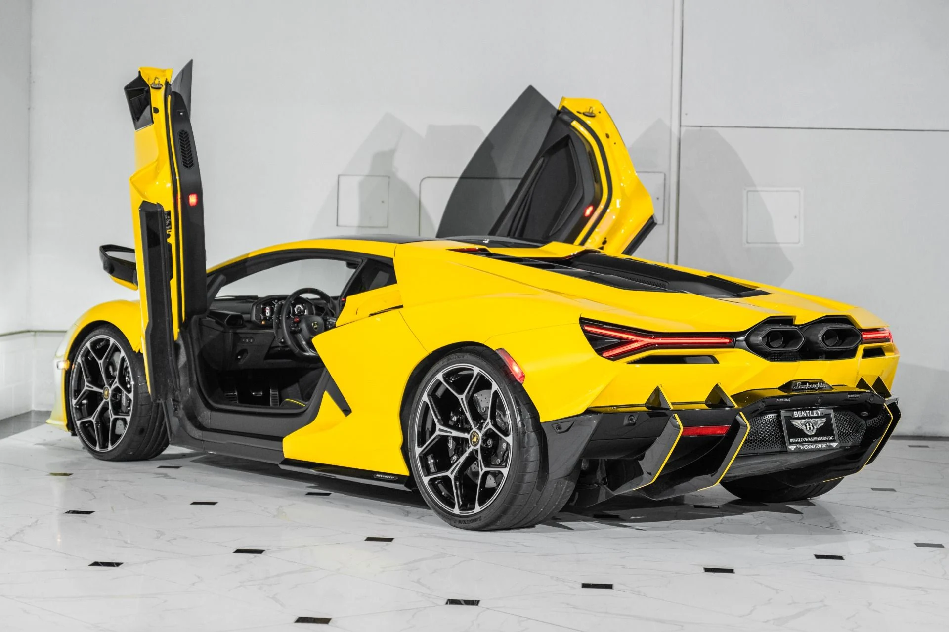 mph020_3569357880_Used_2024_Lamborghini_Revuelto_1760974364_31680943c2