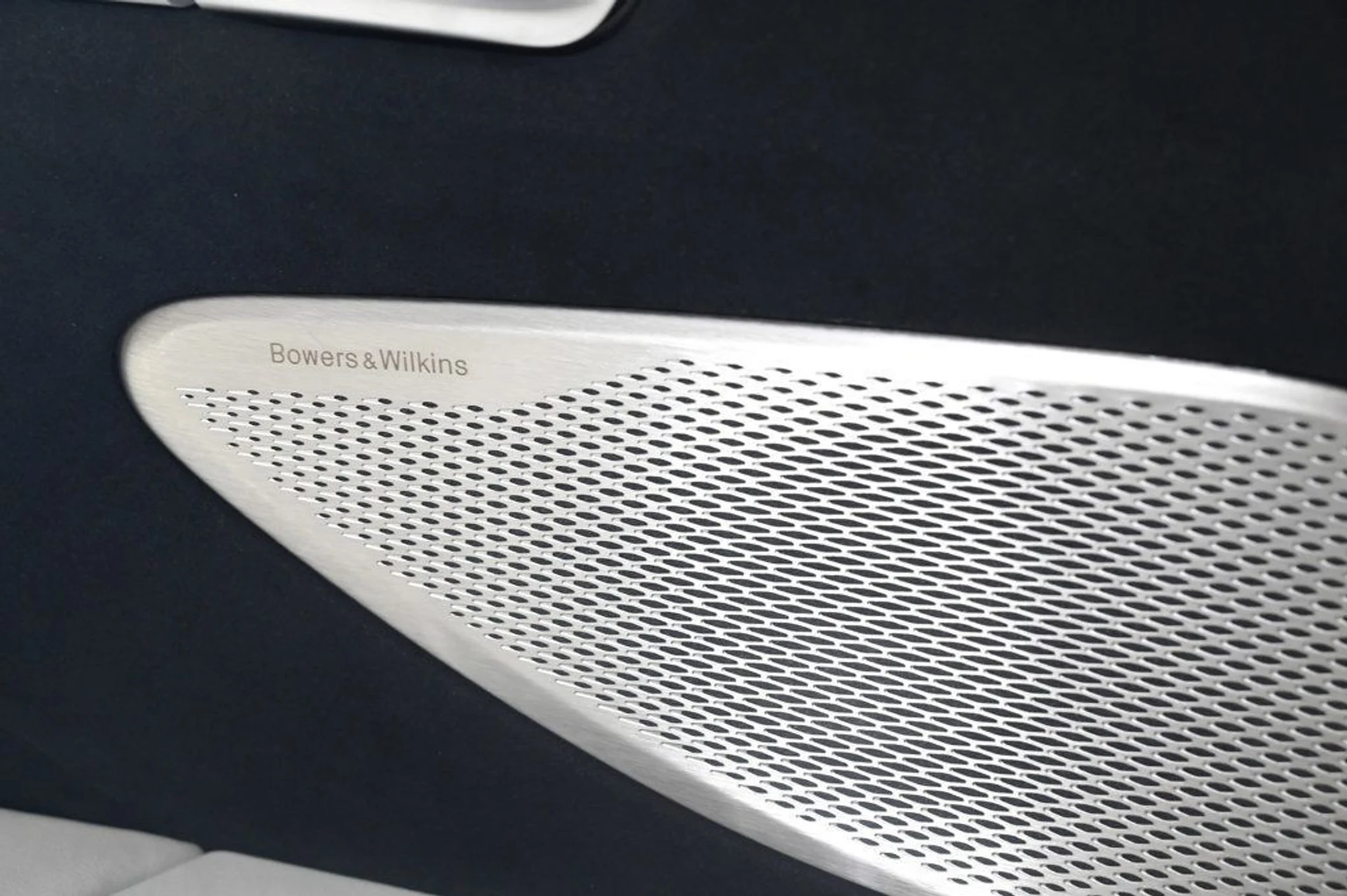 mph020_357532529_new_2026_aston_martin_vantage_sroadster_11350_22956754_20_1024_c4f74c1c7f