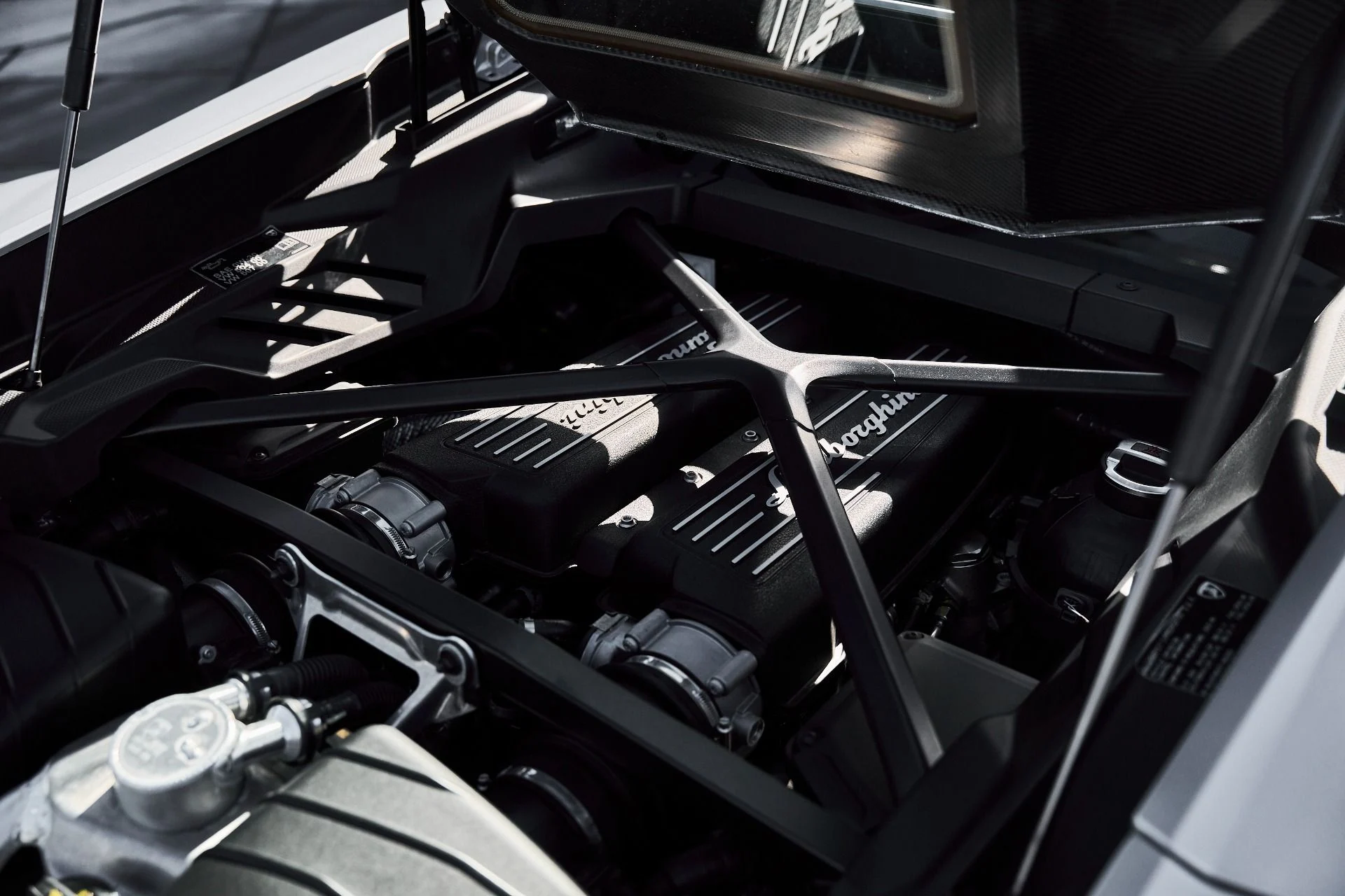 mph020_3579496099_Used_2023_Lamborghini_Huracan_Tecnica_Base_1777013682_96c5042a1f