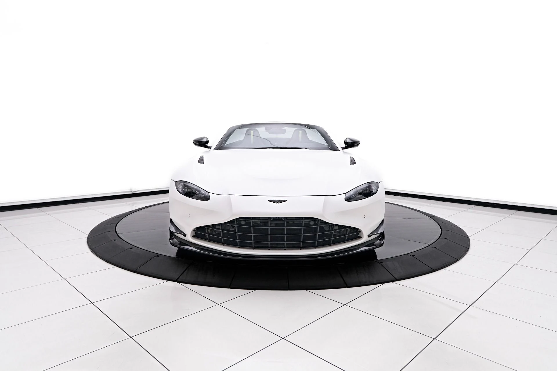 mph020_35850969_Used_2023_Aston_Martin_Vantage_F1_Edition_1754013179_cc63e1ccd8
