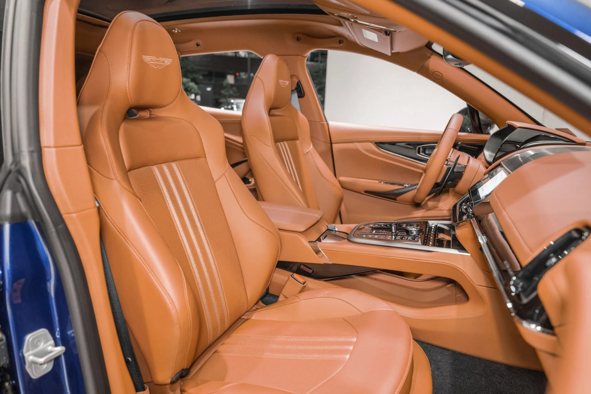 mph020_3589521468_New_2026_Aston_Martin_DBX_707_1780939775_f875d9bc06