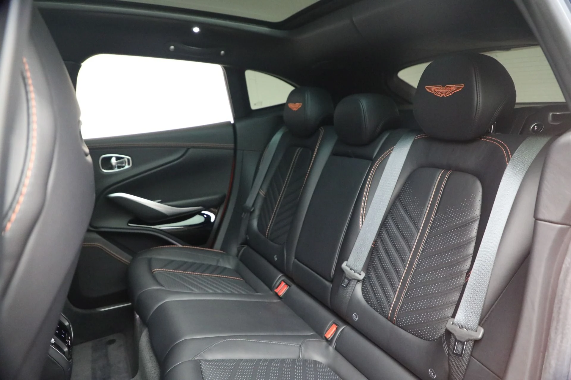 mph020_3593272077_Used_2023_Aston_Martin_DBX_707_1764179397_01e7f5f76e