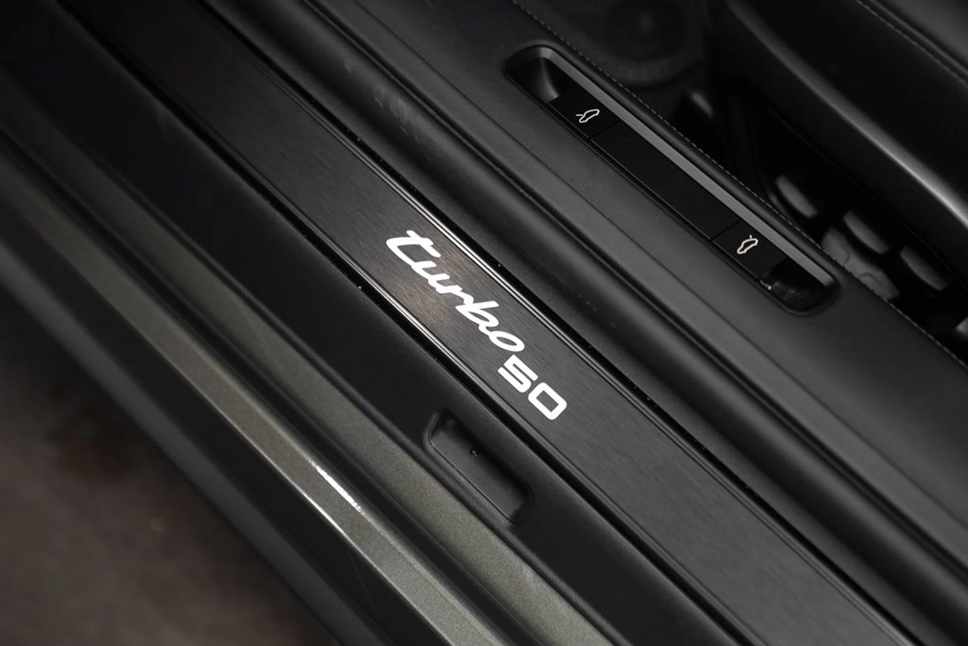 mph020_3595217218_porsche_911_2025_jpg_v_1774622497_b8b0f31bc2