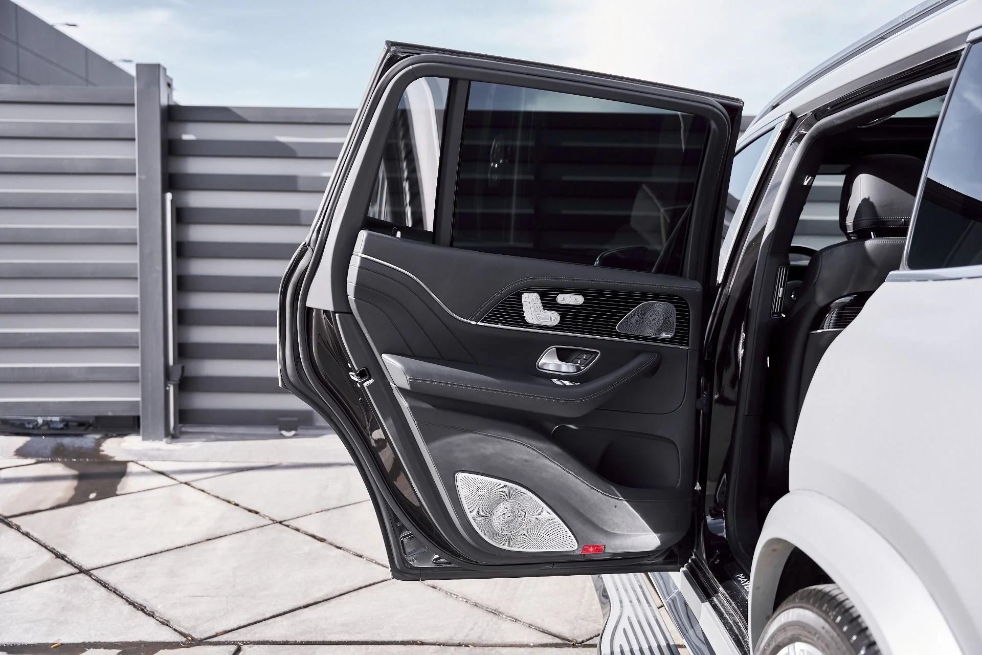 mph020_3601445601_Used_2021_Mercedes_Benz_GLS_Maybach_GLS_600_1768358344_077e24fc41