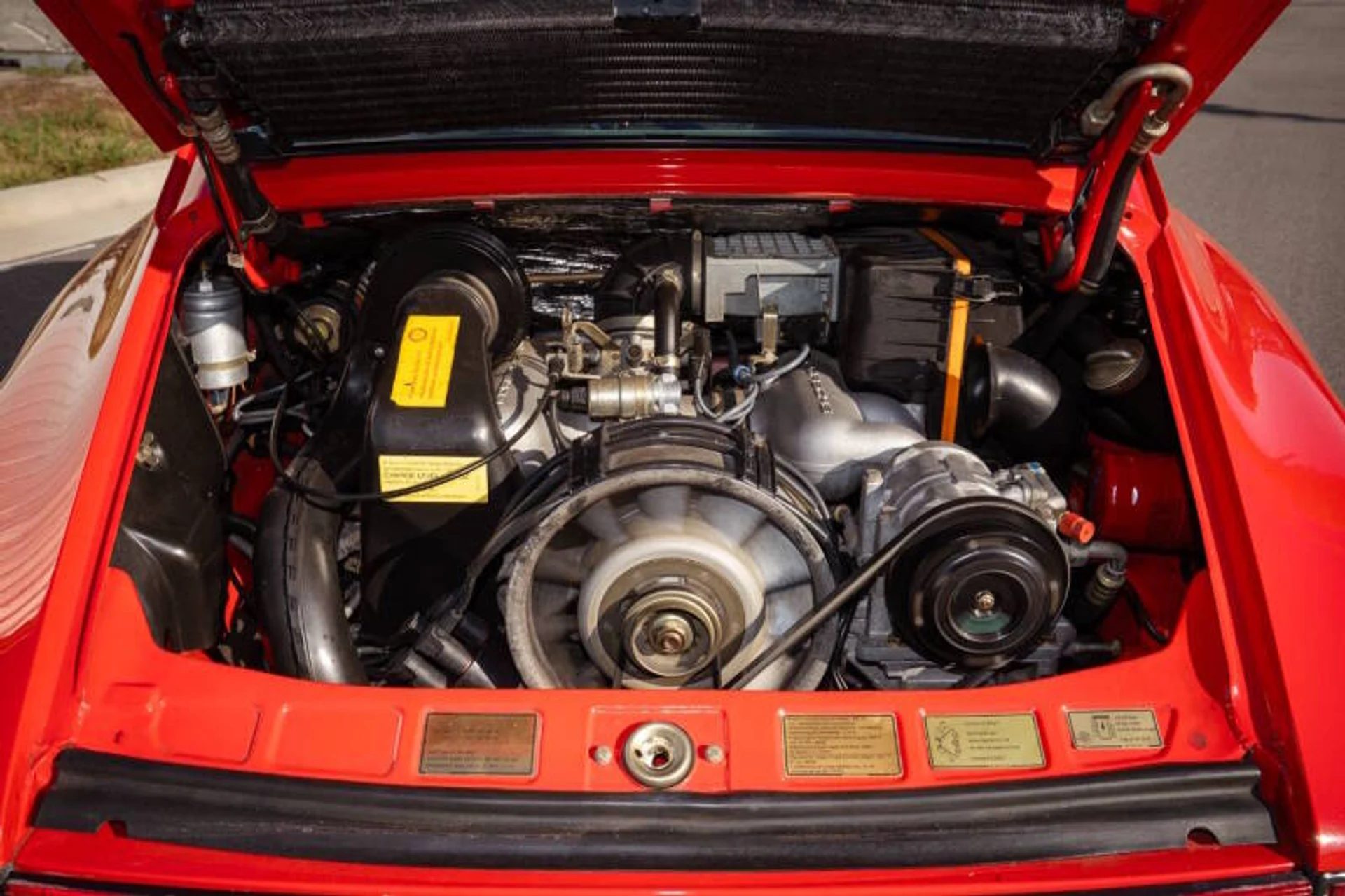 mph020_3602974434_1985_porsche_911_carrera_2dr_coupe_670f273f3c