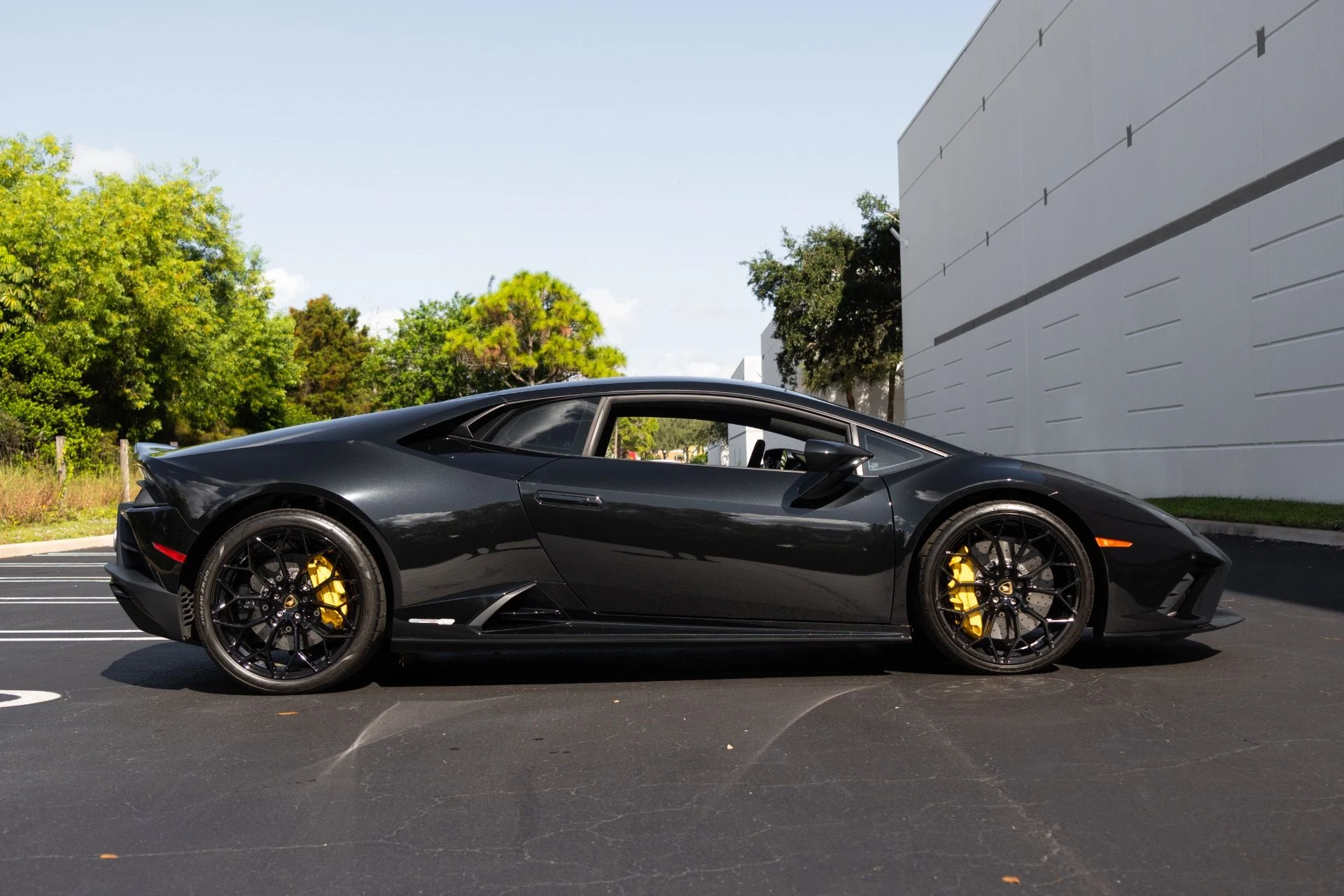 mph020_3607640525_Used_2022_Lamborghini_Huracan_EVO_1764129423_20ca60a5d6