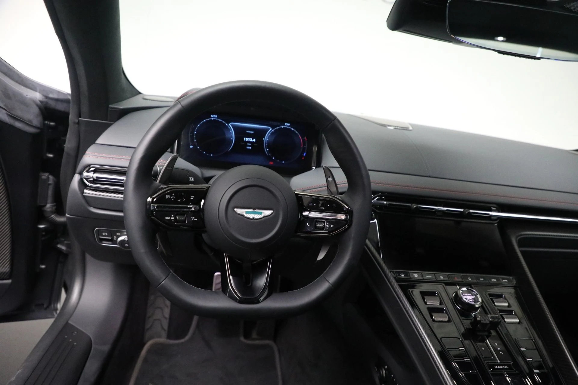 mph020_3609531452_Used_2025_Aston_Martin_DB_12_V8_37acaae331