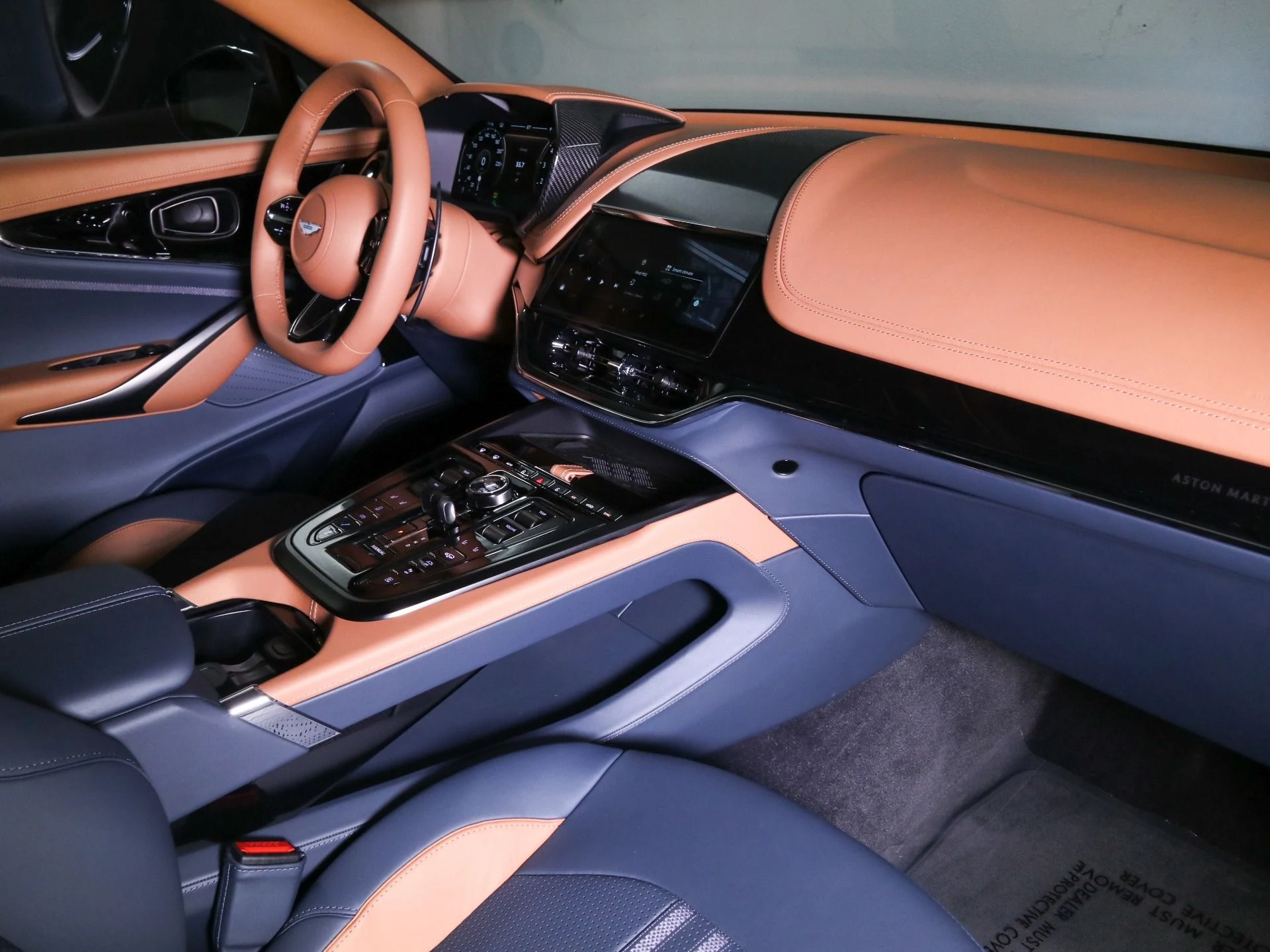 mph020_361031830_New_2025_Aston_Martin_DBX_707_1758482676_891366531d