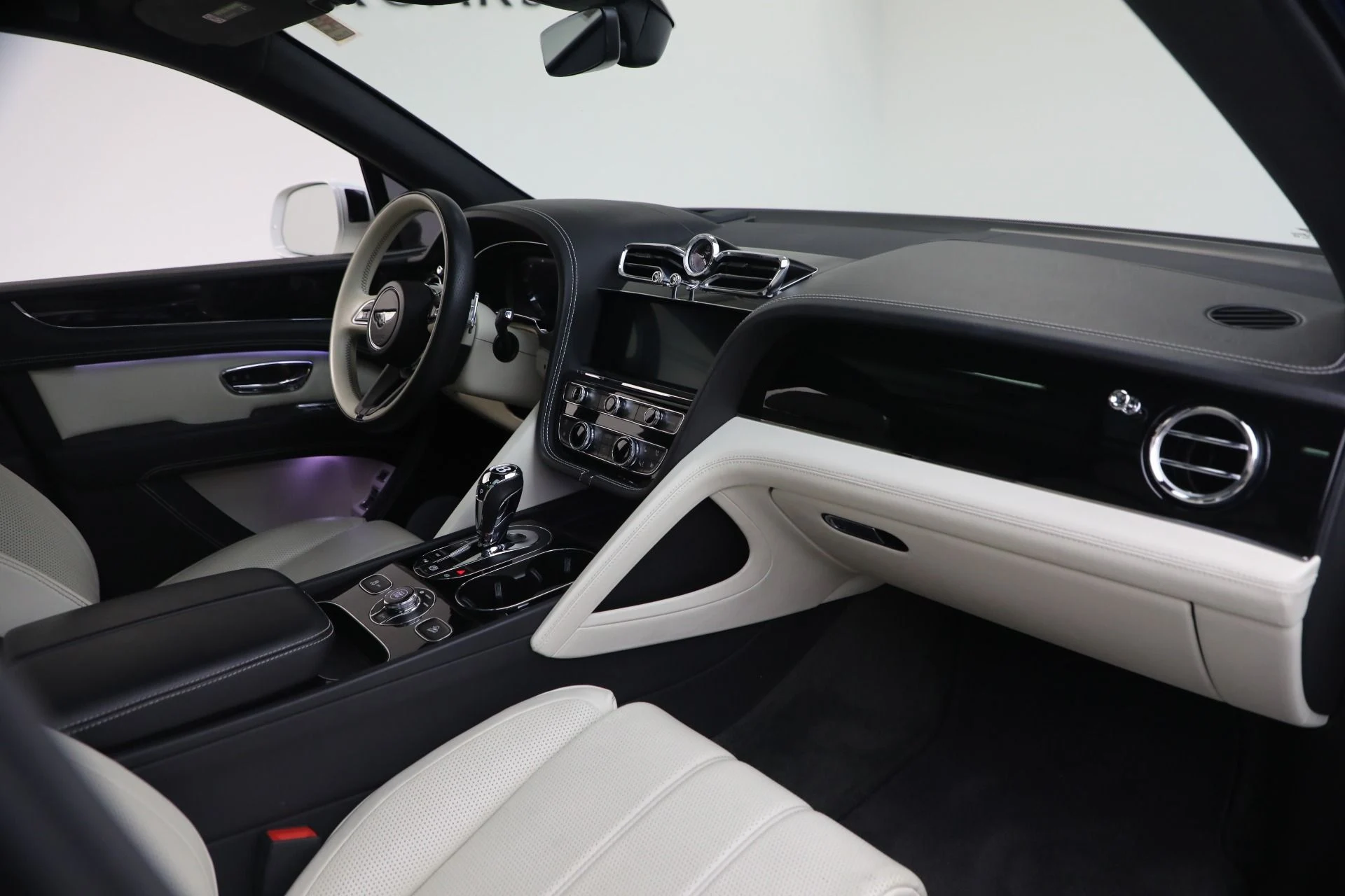 mph020_3613974503_Used_2023_Bentley_Bentayga_V8_1770079262_51a2b8c72f