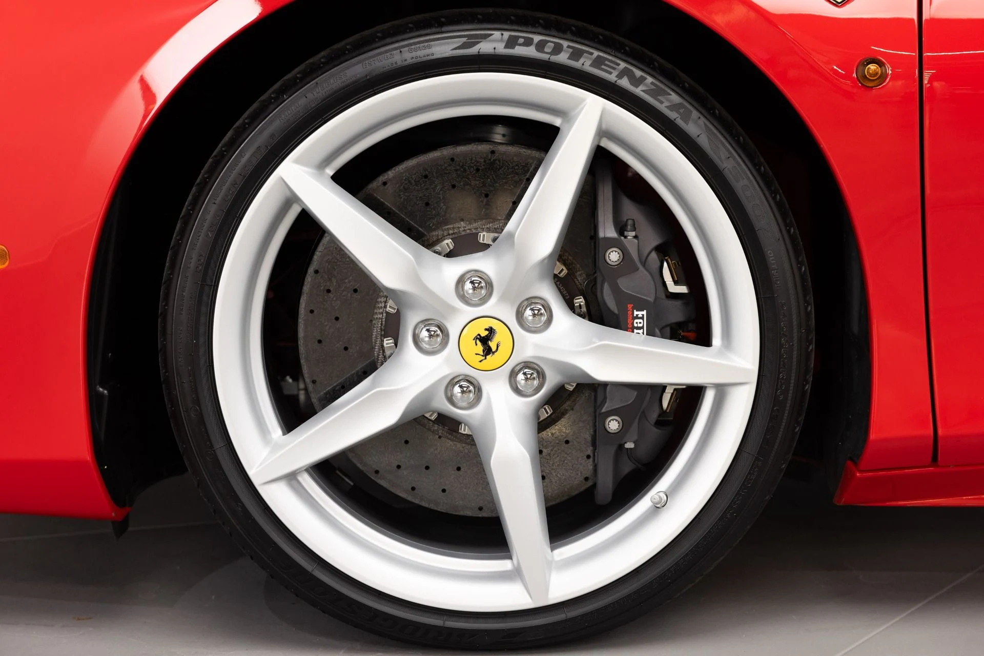 mph020_3619077664_Used_2019_Ferrari_488_Spider_1787231247_127fdb3ed5