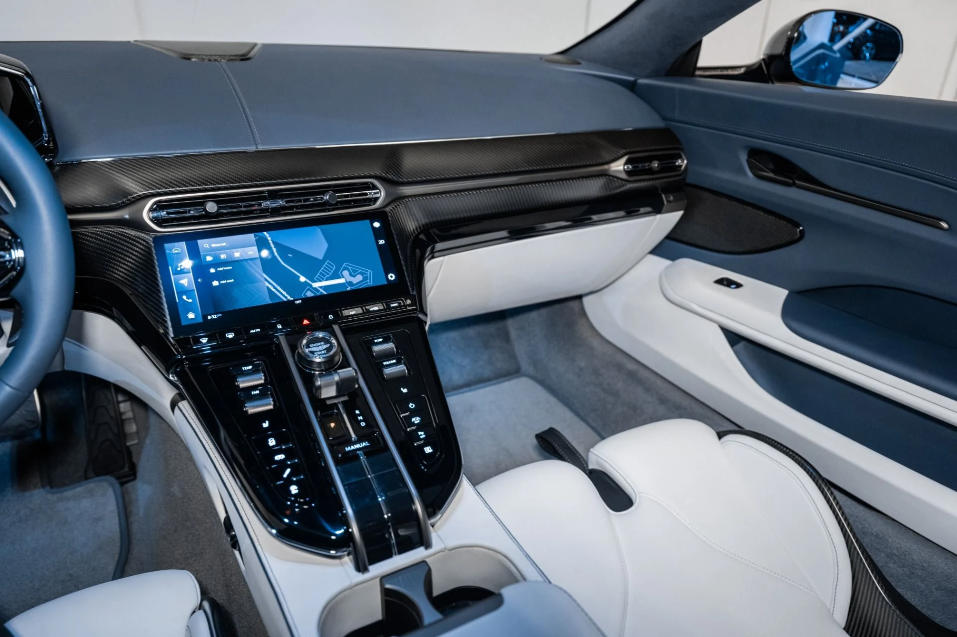 mph020_3629195124_Used_2025_Aston_Martin_Vantage_Coupe_1741617065_742493ac46