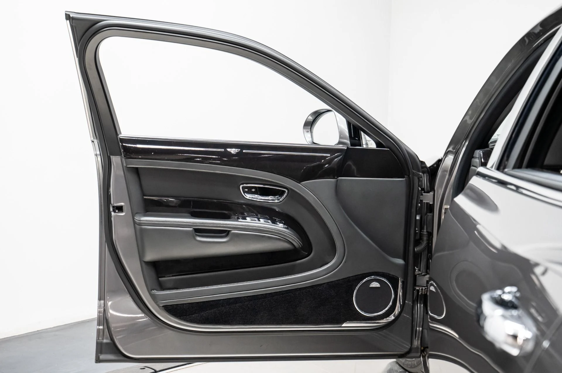 mph020_3631353389_Used_2012_Bentley_Mulsanne_1752678989_8e0d4e99ce